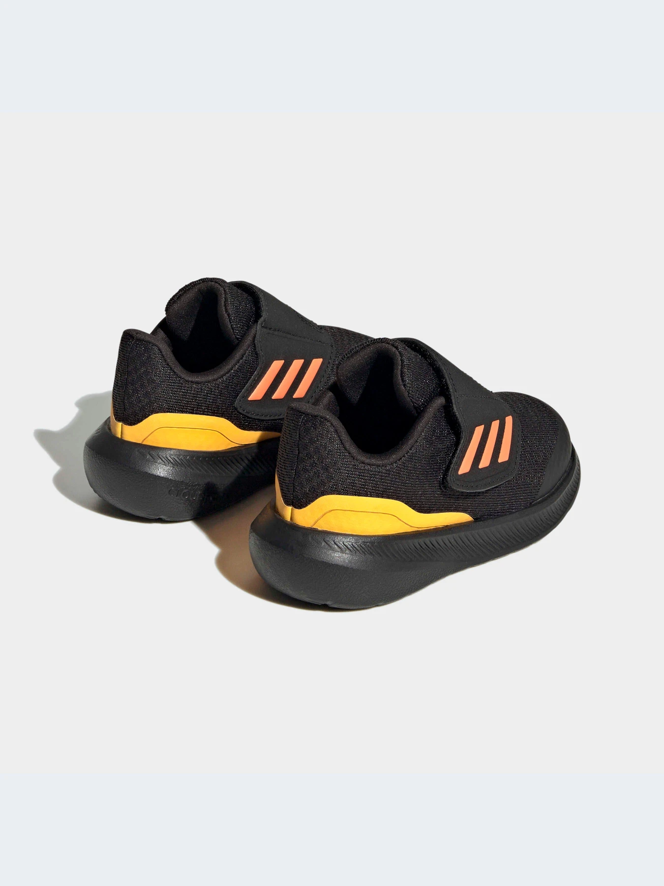 Кроссовки Adidas модель HP5861-KZ Кроссовки Adidas модель HP5861-KZ Фото