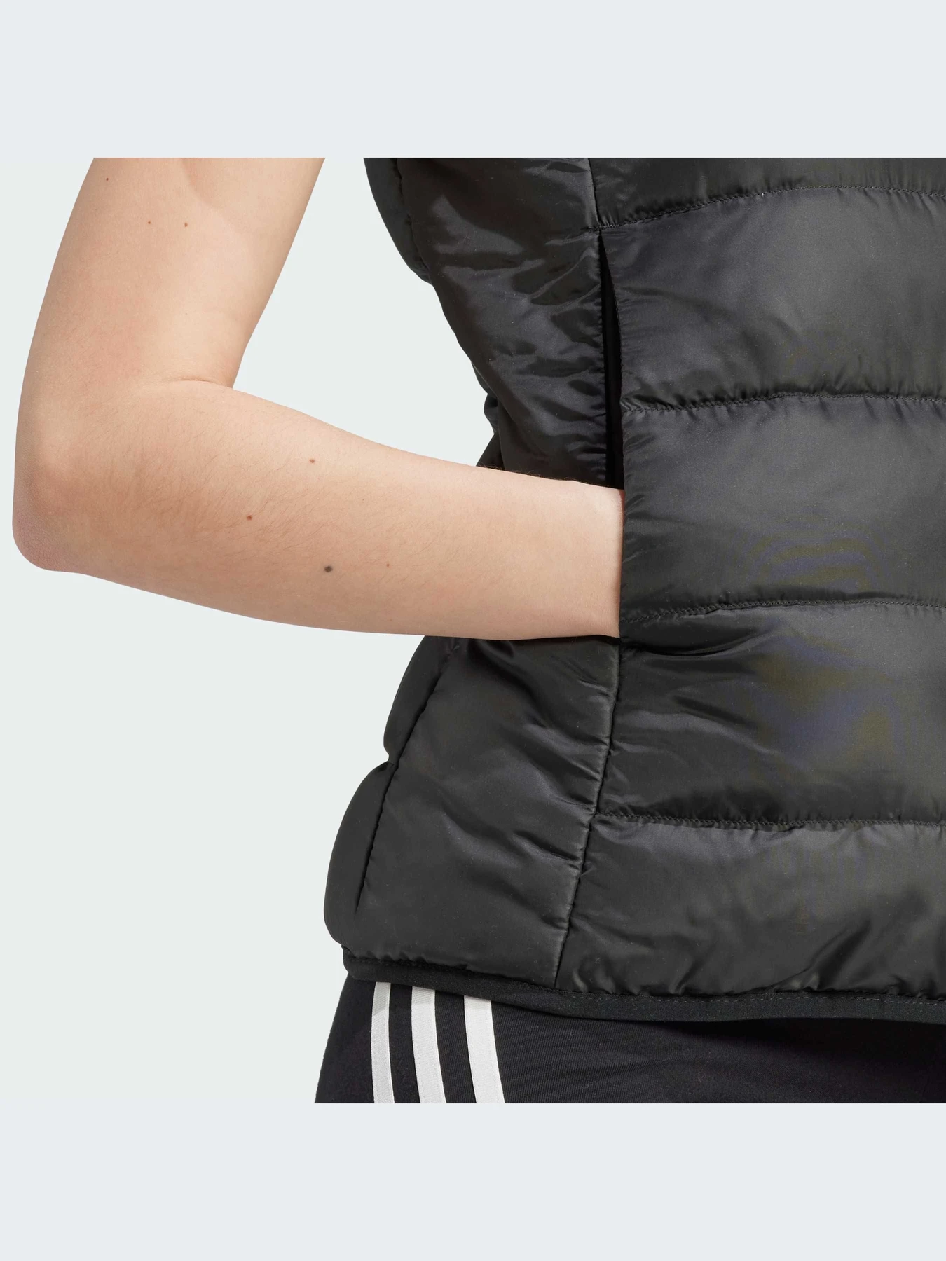 Куртки и дубленки Adidas модель HZ8484-KZ Куртки и дубленки Adidas модель HZ8484-KZ Фото