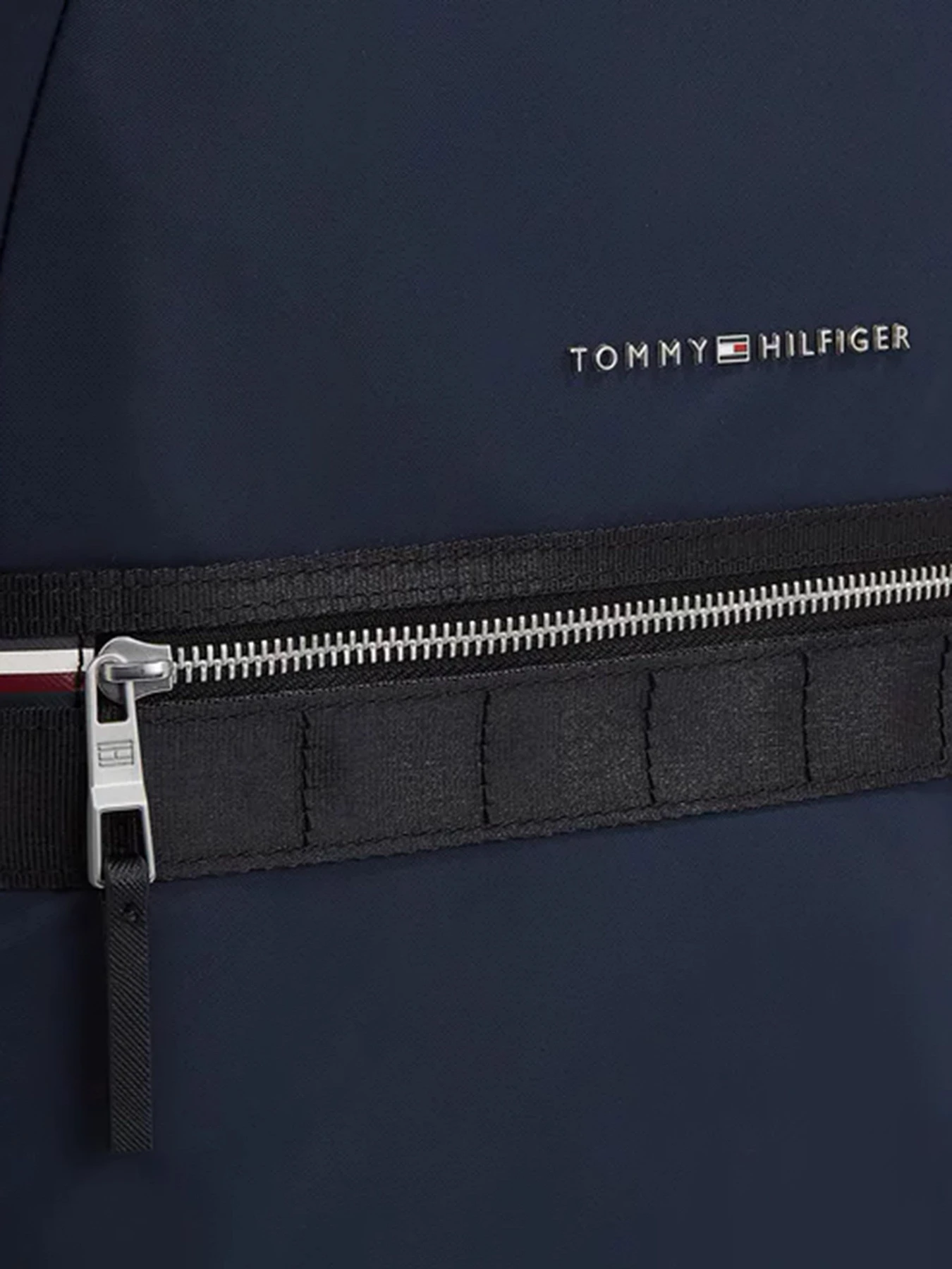 Рюкзаки Tommy Hilfiger модель AM0AM11573-DW6 Рюкзаки Tommy Hilfiger модель AM0AM11573-DW6 Фото
