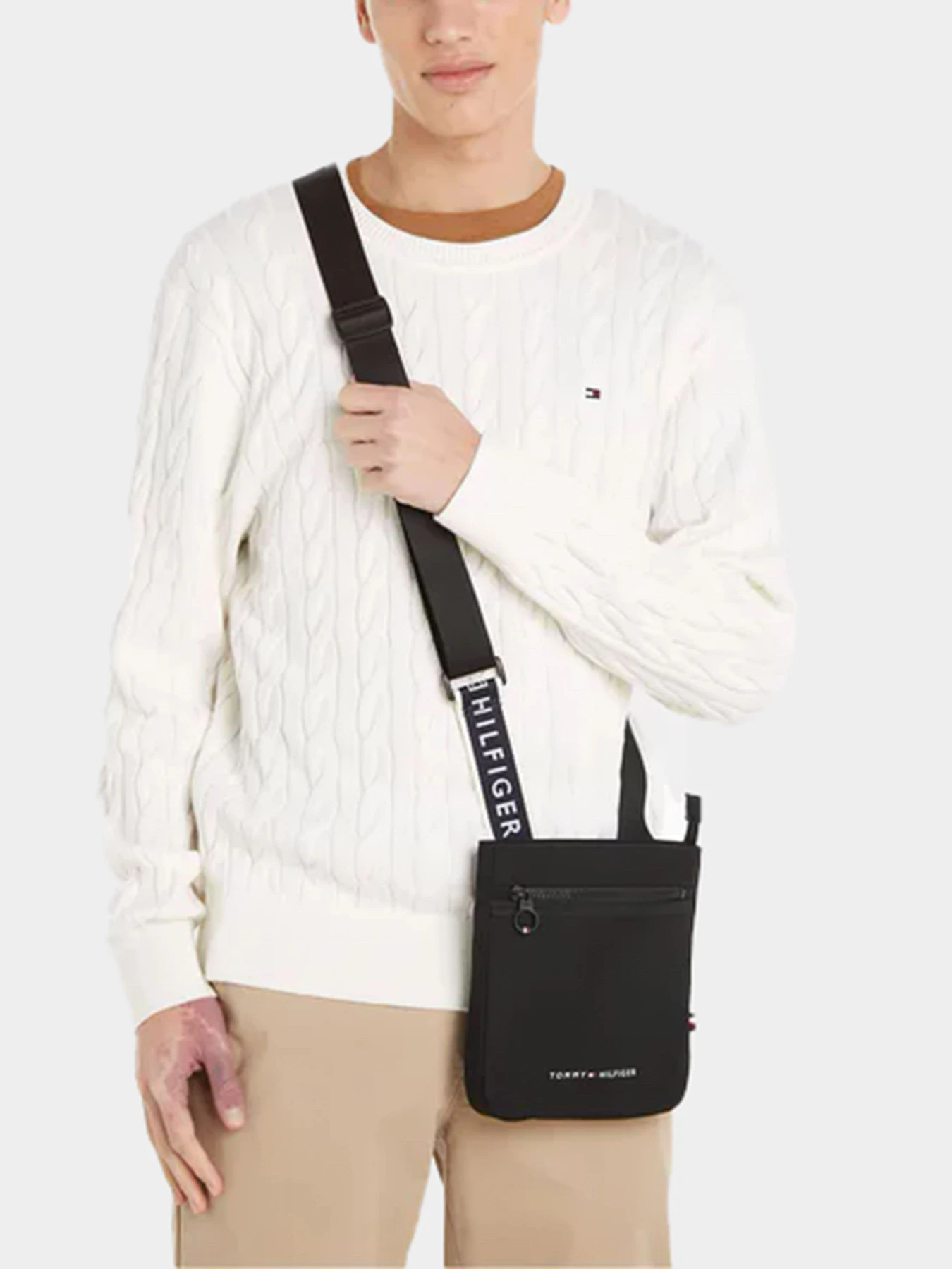 Сумки Tommy Hilfiger модель AM0AM11547-BDS Сумки Tommy Hilfiger модель AM0AM11547-BDS Фото
