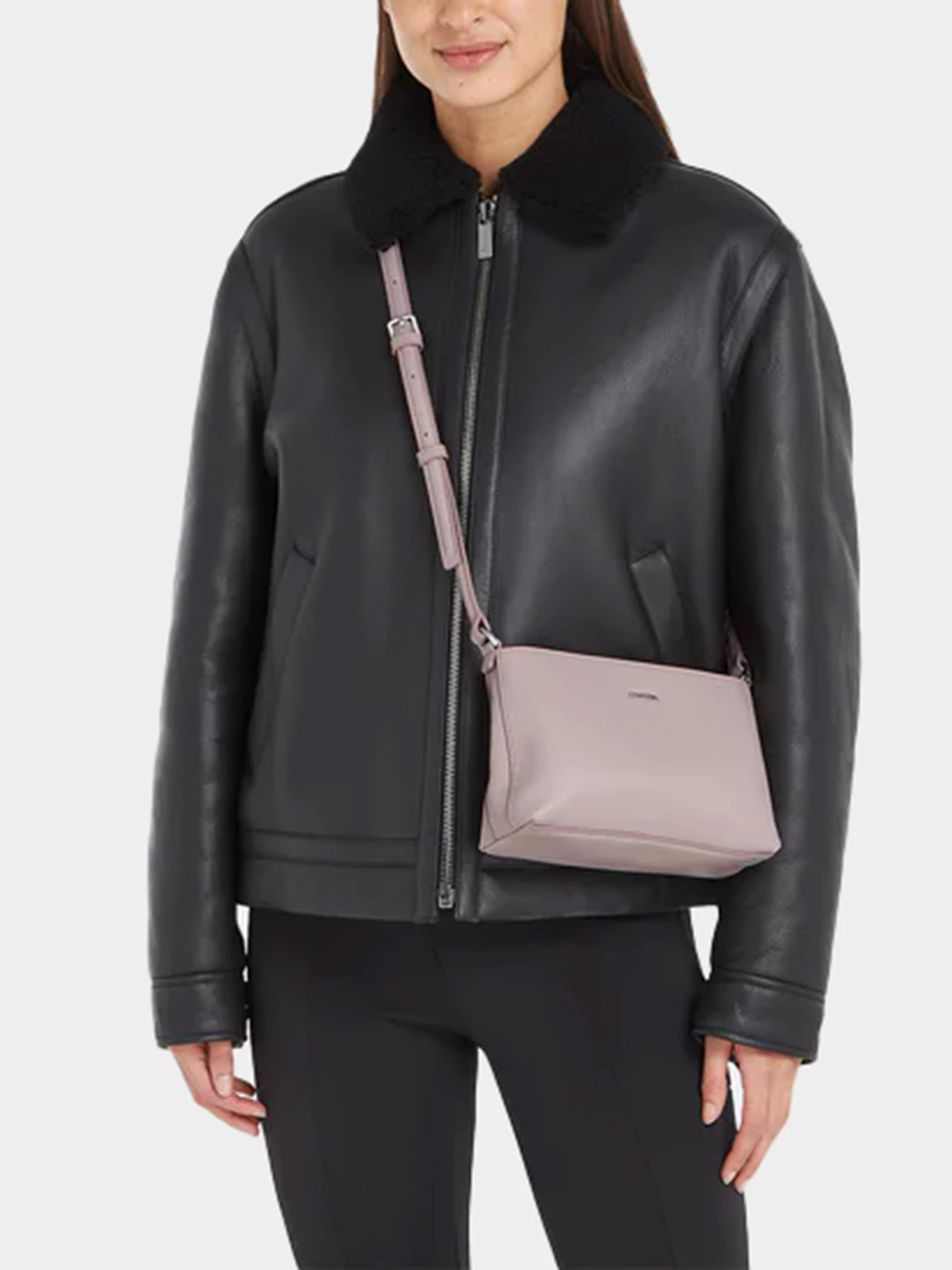 Сумки Calvin Klein модель K60K610927-PE1 Сумки Calvin Klein модель K60K610927-PE1 Фото
