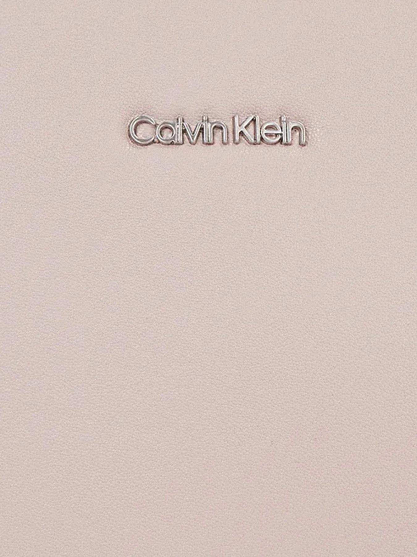 Сумки Calvin Klein модель K60K610927-PE1 Сумки Calvin Klein модель K60K610927-PE1 Фото