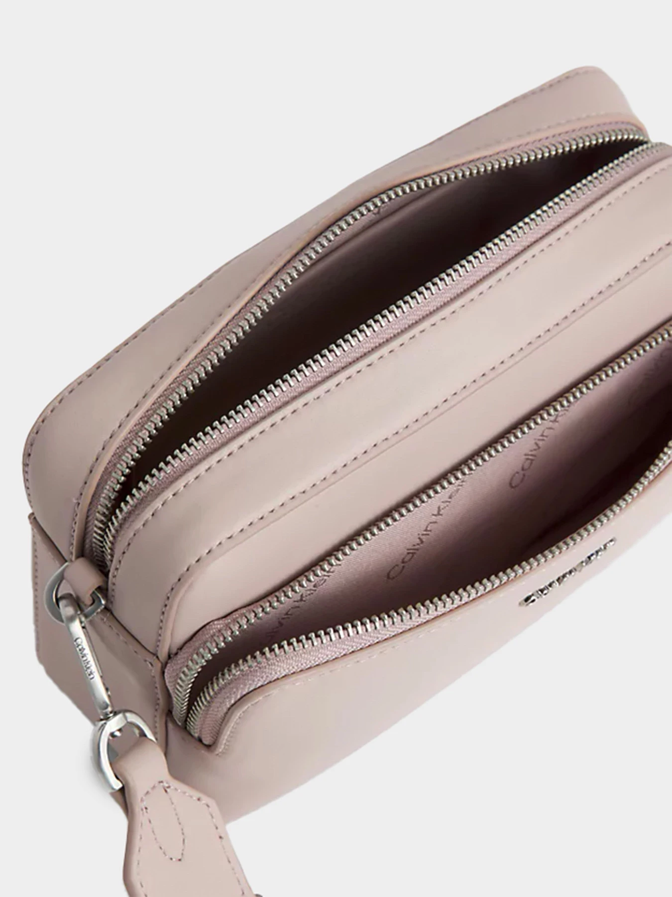 Сумки Calvin Klein модель K60K608410-PE1 Сумки Calvin Klein модель K60K608410-PE1 Фото