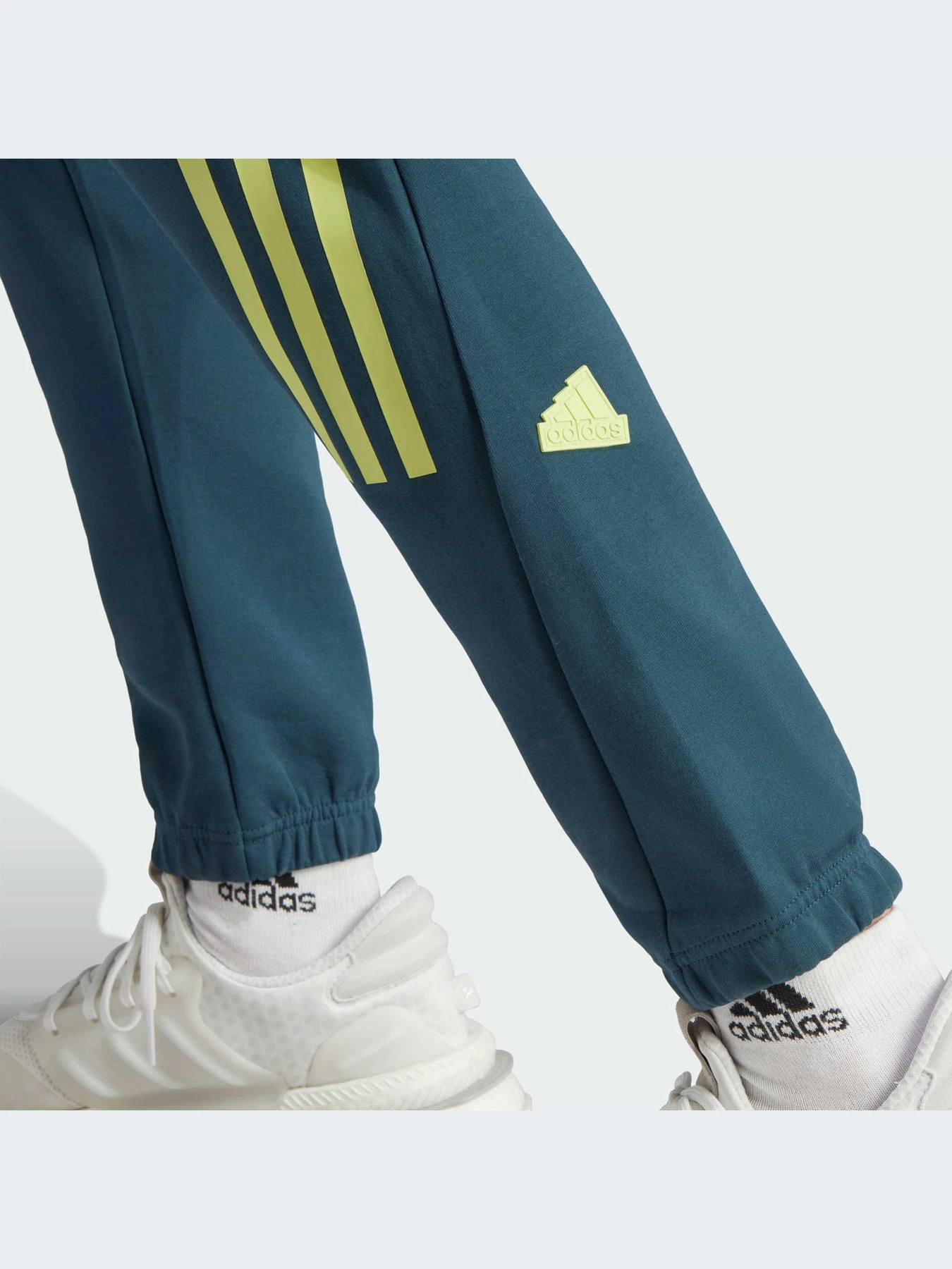 Брюки Adidas Icons модель IJ6372-KZ Брюки Adidas Icons модель IJ6372-KZ Фото
