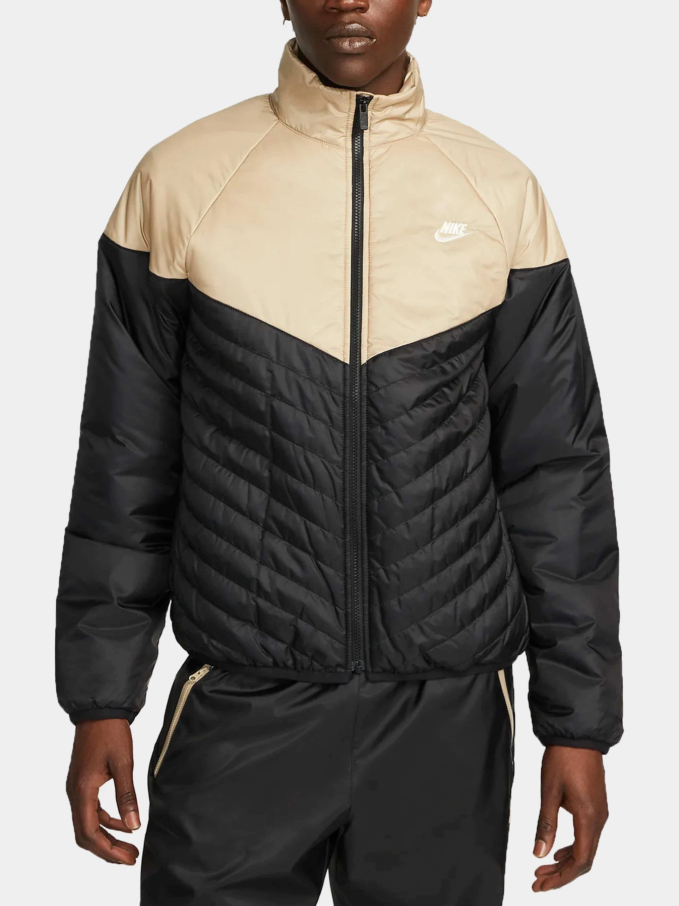 Куртки и дубленки NIKE модель FB8195-011 Куртки и дубленки NIKE модель FB8195-011 Фото