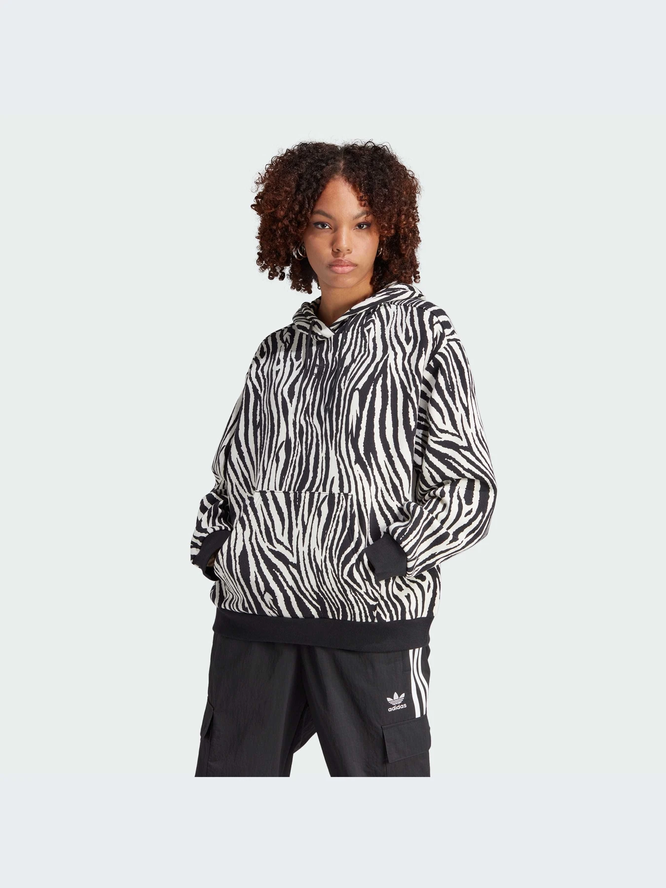 Худи и свитшоты Adidas Graphics модель IJ7774-KZ Худи и свитшоты Adidas Graphics модель IJ7774-KZ Фото