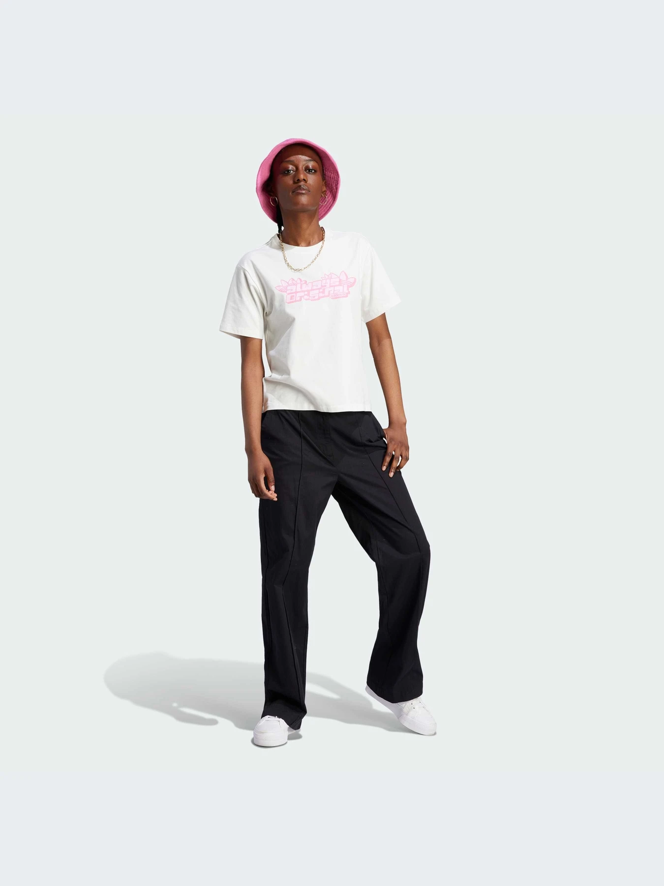 Футболки и поло Adidas Graphics модель IJ7335-KZ Футболки и поло Adidas Graphics модель IJ7335-KZ Фото