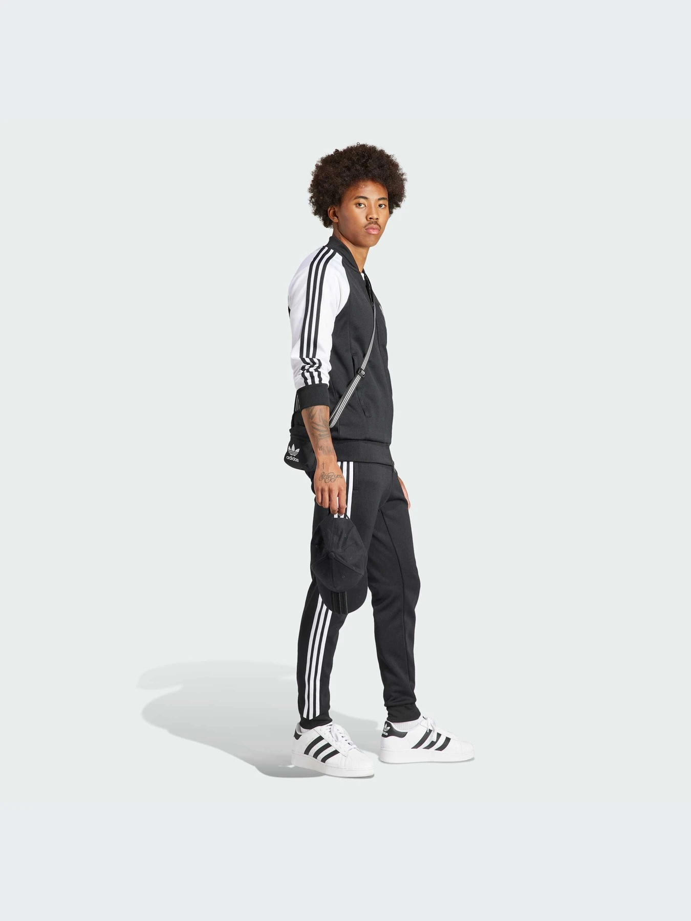 Худи и свитшоты Adidas Superstar модель IK7025-KZ Худи и свитшоты Adidas Superstar модель IK7025-KZ Фото
