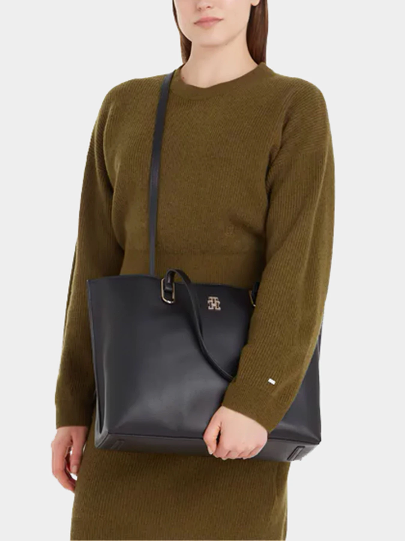 Сумки Tommy Hilfiger модель AW0AW15242-BDS Сумки Tommy Hilfiger модель AW0AW15242-BDS Фото