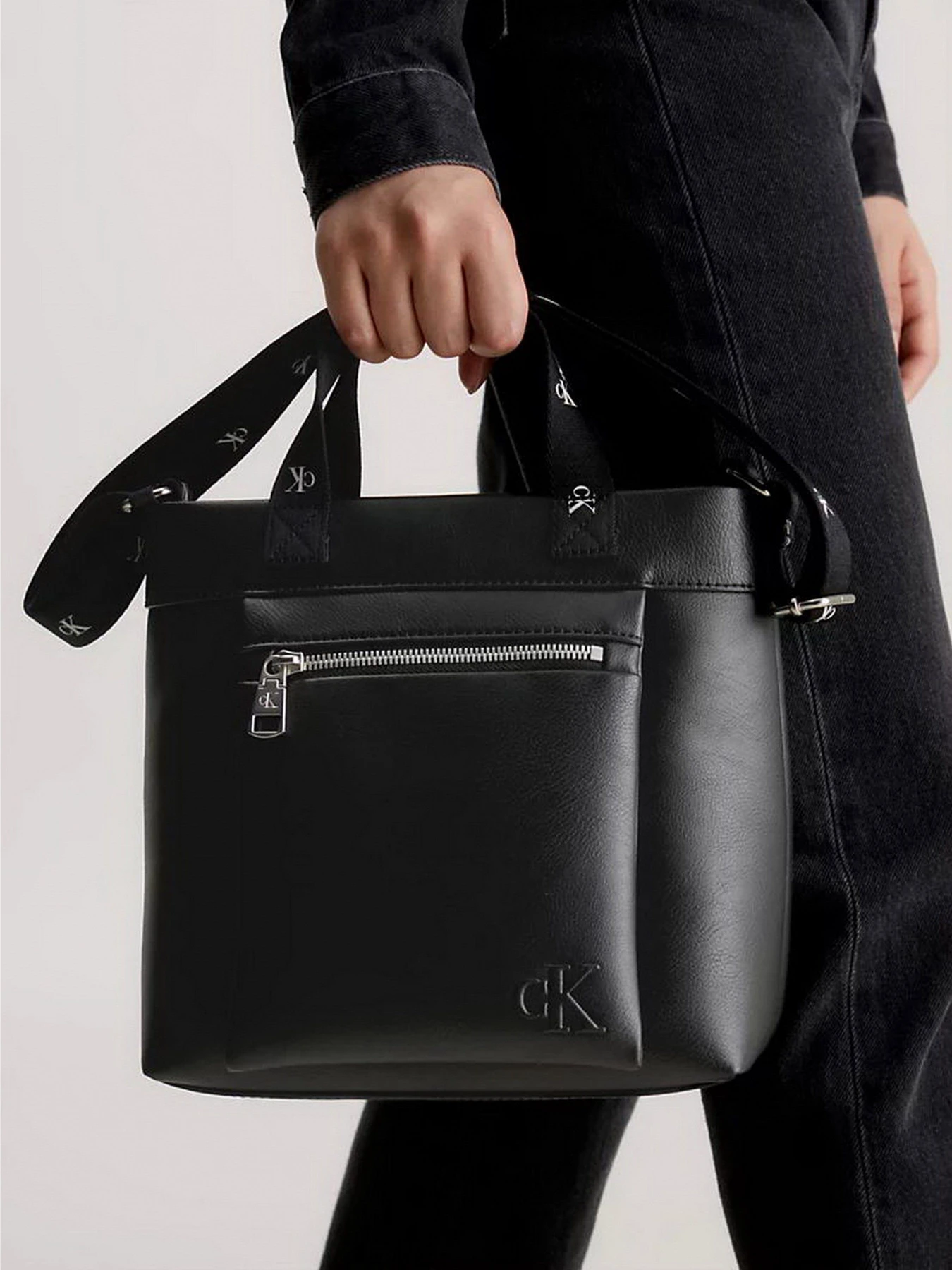 Сумки Calvin Klein модель K60K611194-BDS Сумки Calvin Klein модель K60K611194-BDS Фото