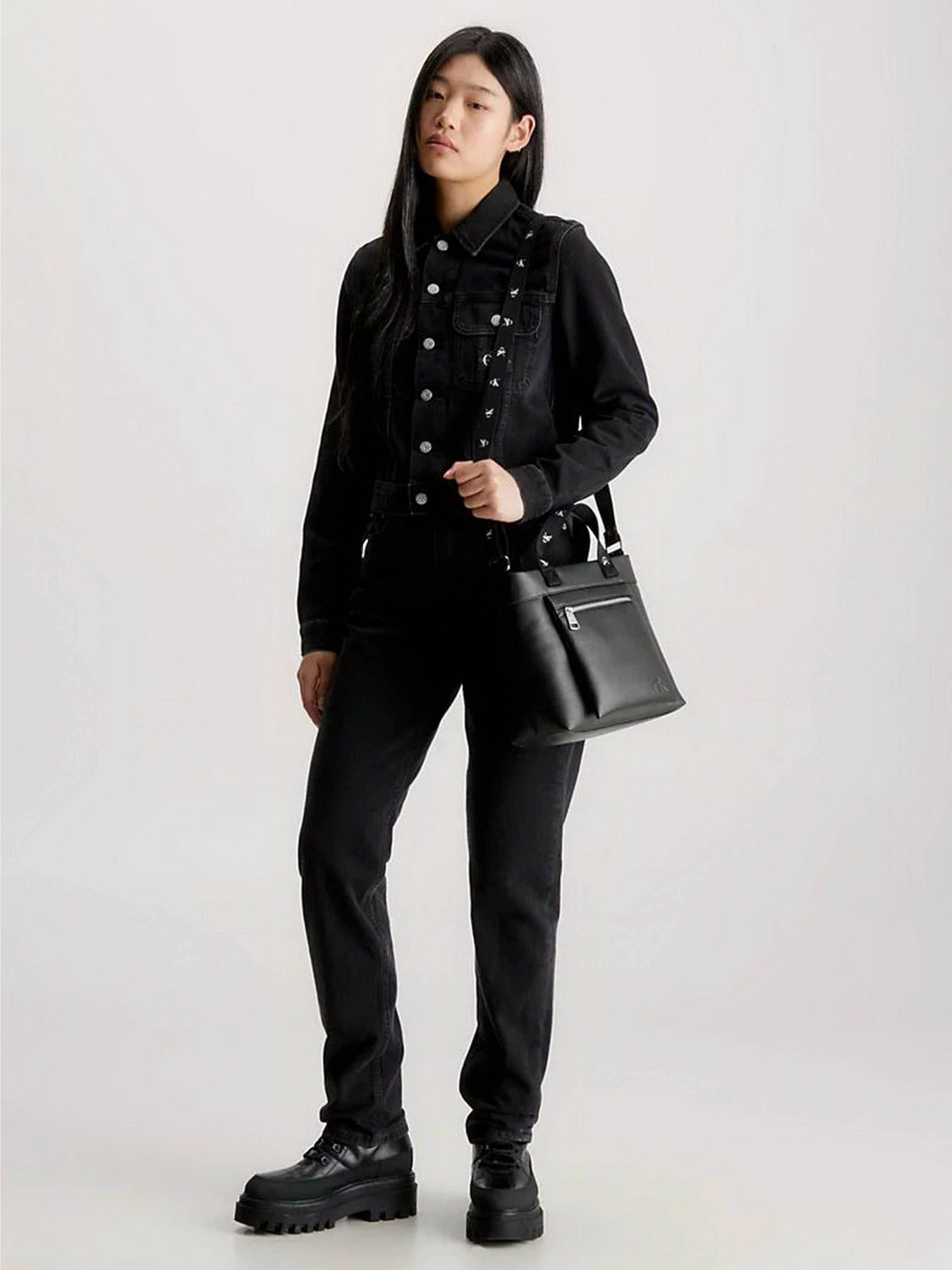 Сумки Calvin Klein модель K60K611194-BDS Сумки Calvin Klein модель K60K611194-BDS Фото