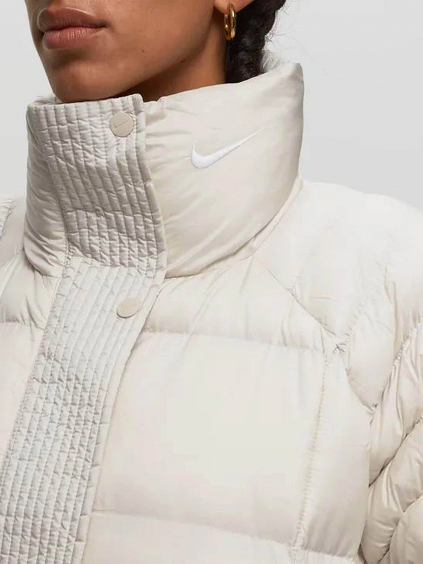Куртки и дубленки NIKE модель FB7670-104 Куртки и дубленки NIKE модель FB7670-104 Фото