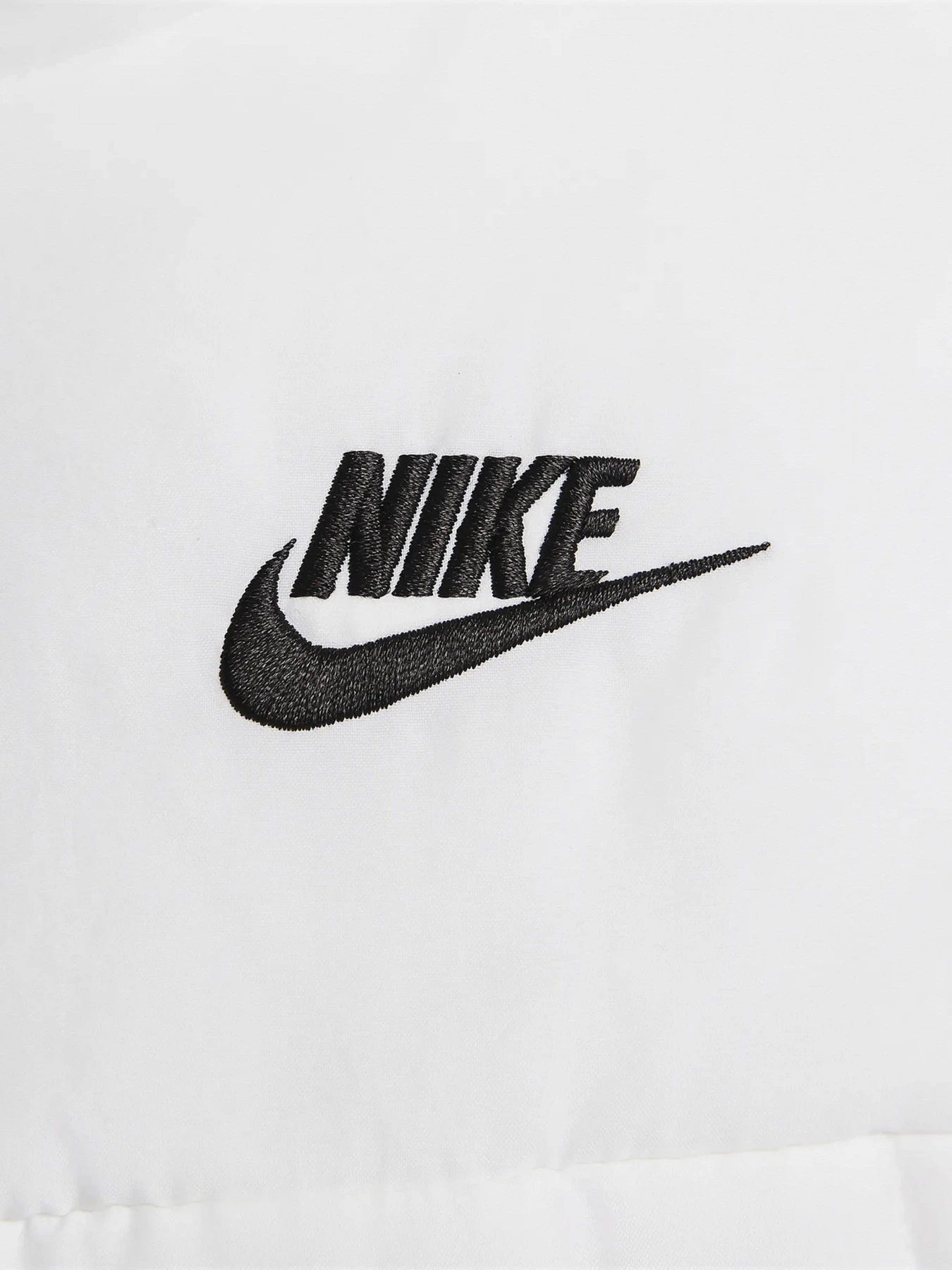 Куртки и дубленки NIKE модель FB7672-100 Куртки и дубленки NIKE модель FB7672-100 Фото