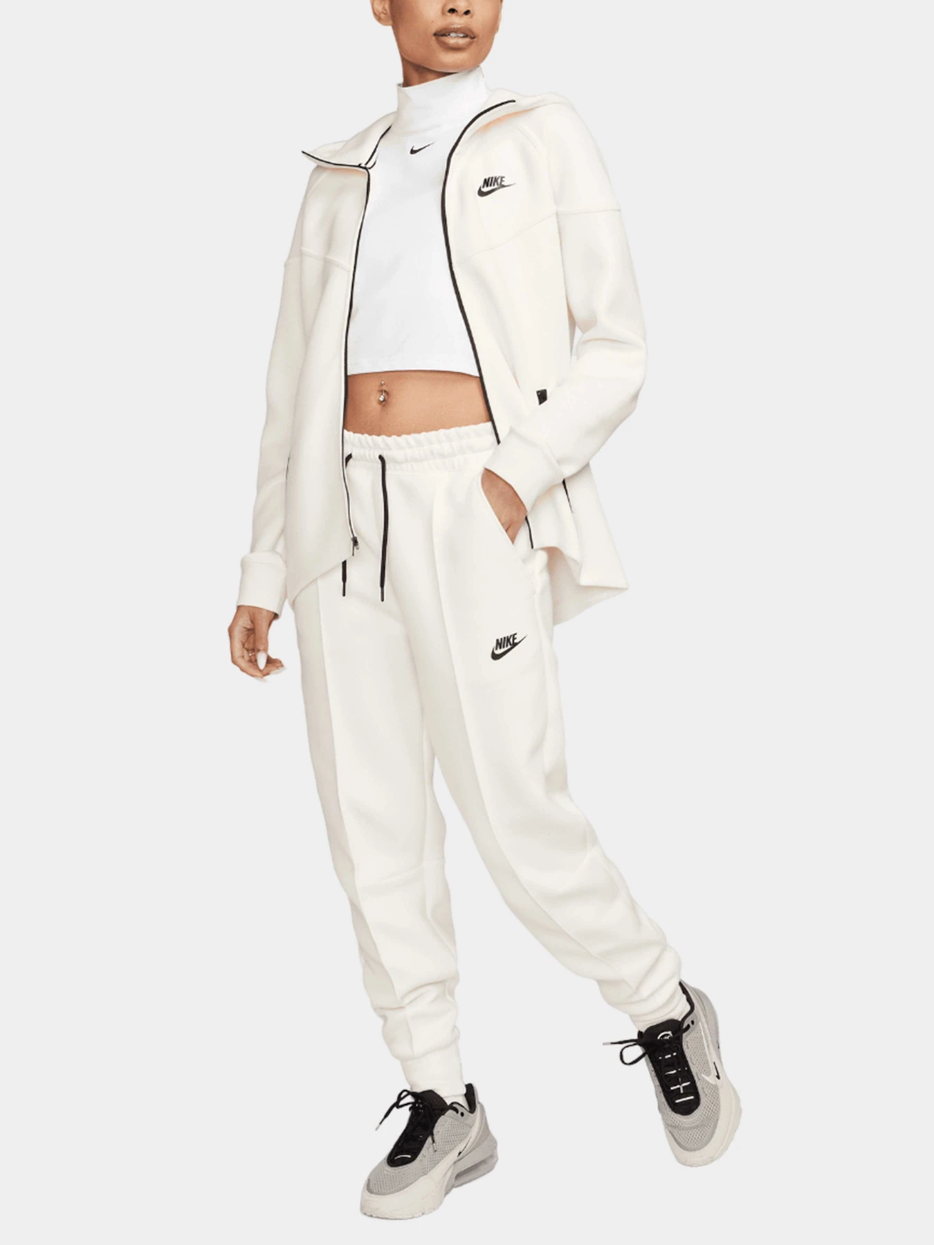 Брюки NIKE модель FB8330-110 Брюки NIKE модель FB8330-110 Фото