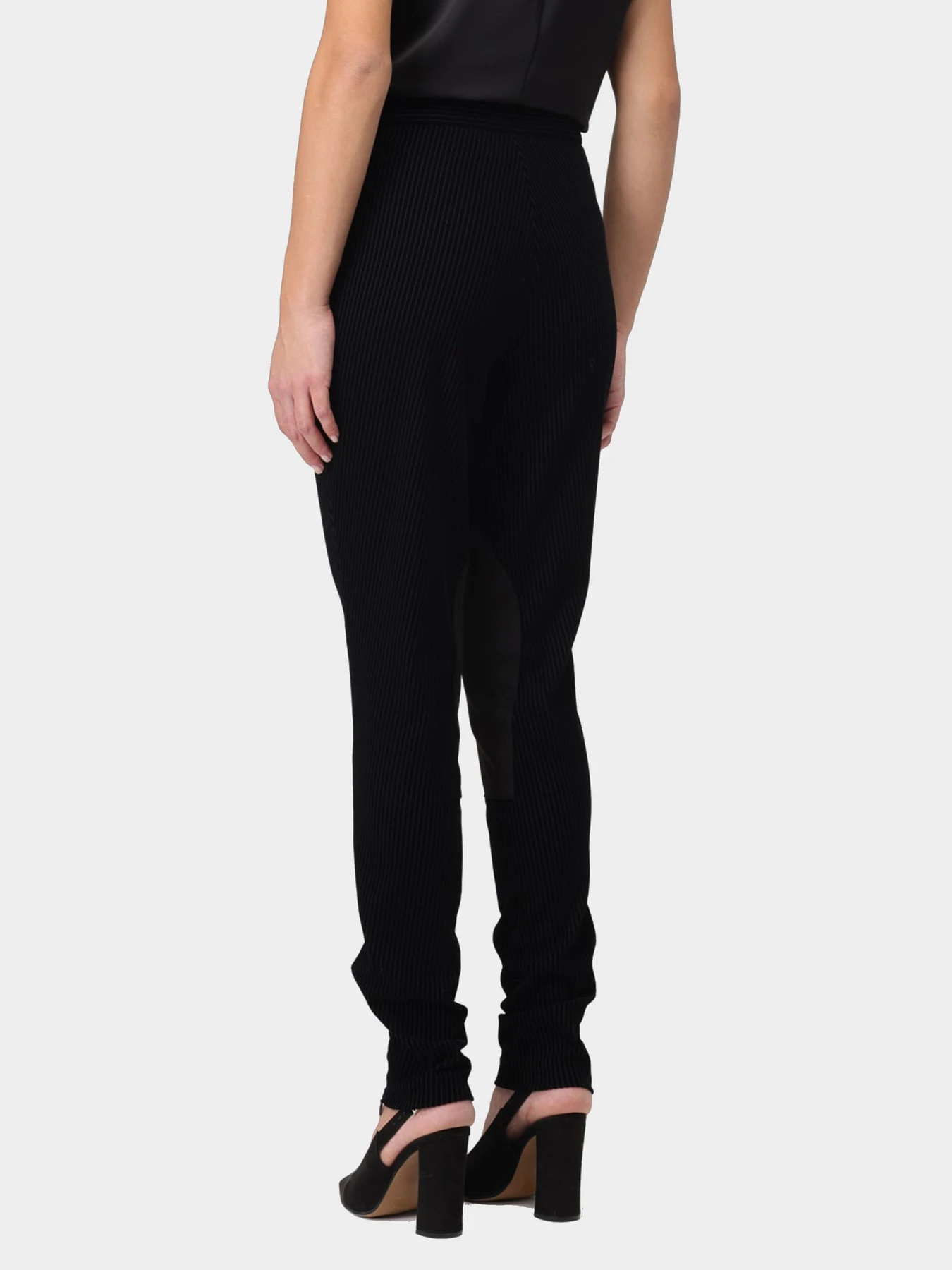 Брюки Emporio Armani модель 6R2P8K-2JZMZ-0999 Брюки Emporio Armani модель 6R2P8K-2JZMZ-0999 Фото