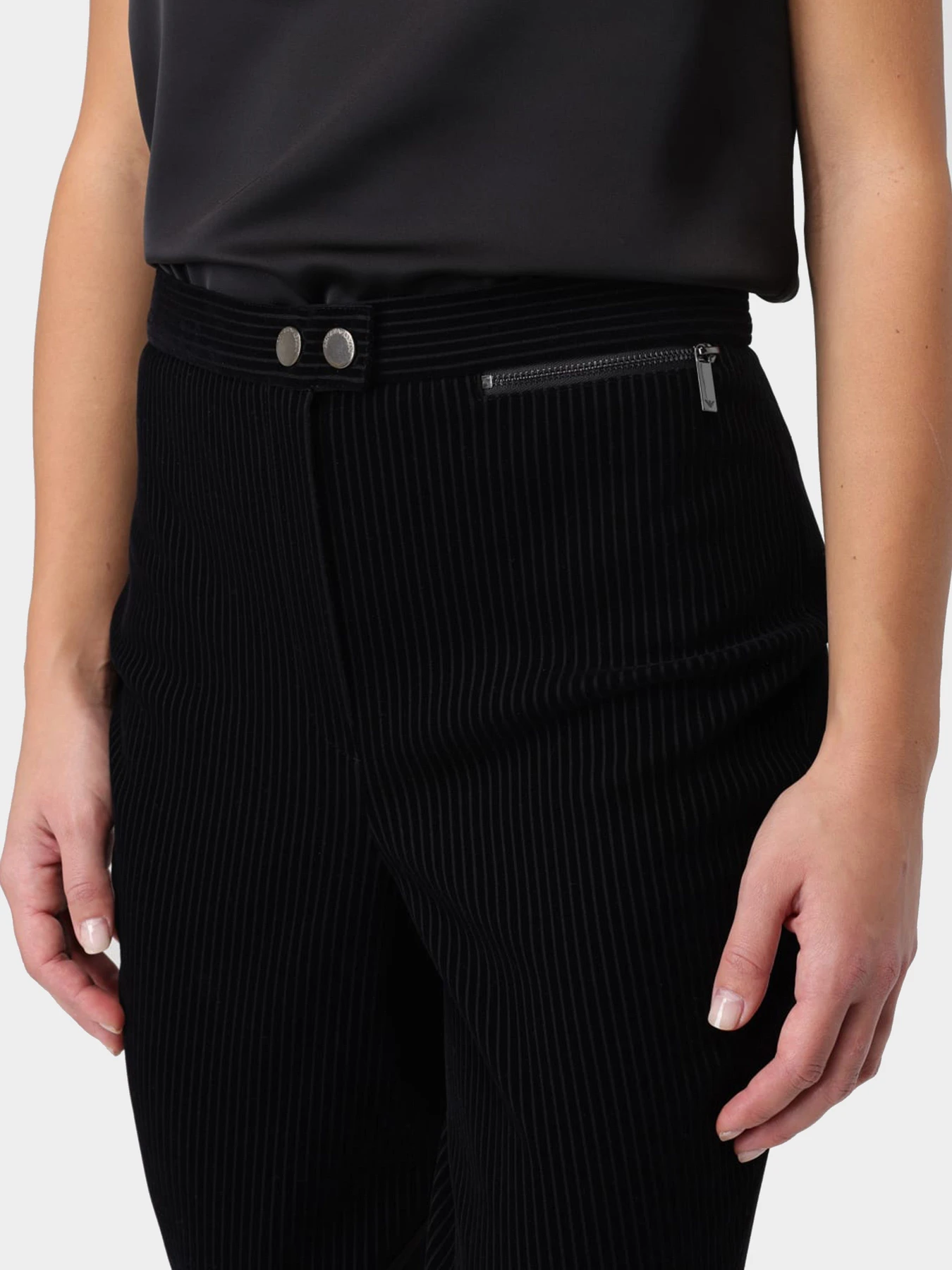 Брюки Emporio Armani модель 6R2P8K-2JZMZ-0999 Брюки Emporio Armani модель 6R2P8K-2JZMZ-0999 Фото