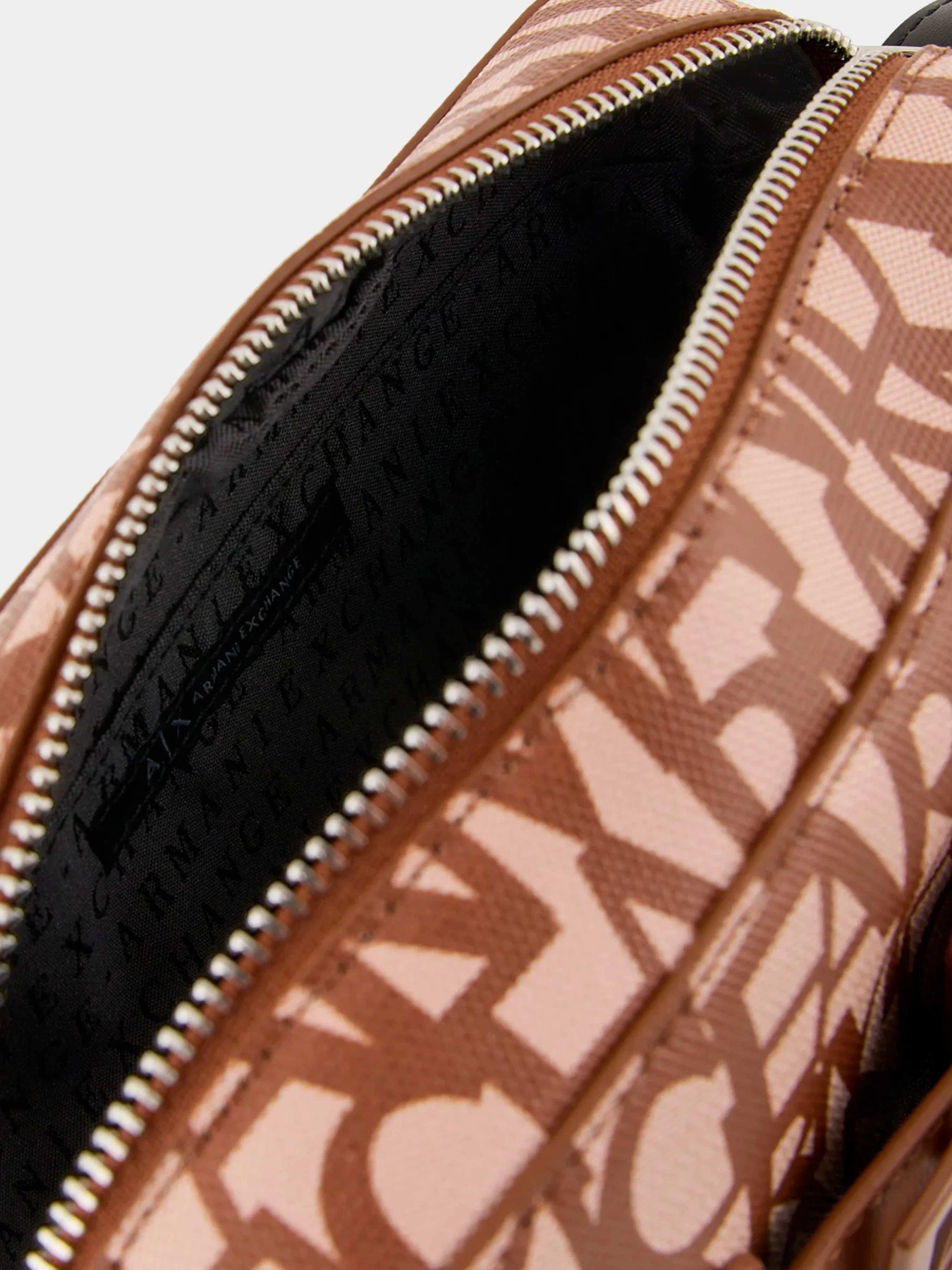 Сумки Armani Exchange модель 942699-3F742-17511 Сумки Armani Exchange модель 942699-3F742-17511 Фото