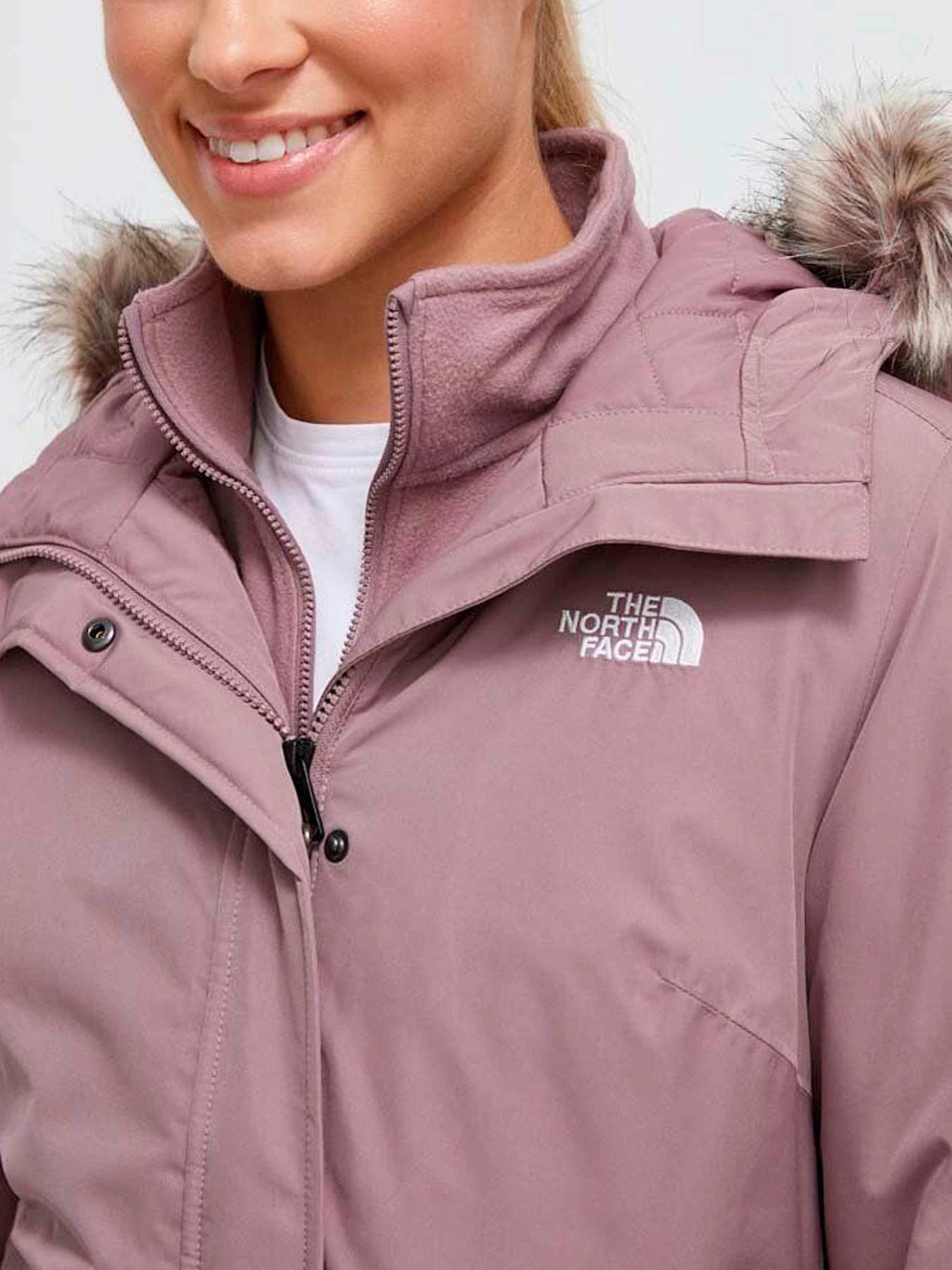 Куртки и дубленки The North Face модель NF0A4M8YI0V1 Куртки и дубленки The North Face модель NF0A4M8YI0V1 Фото