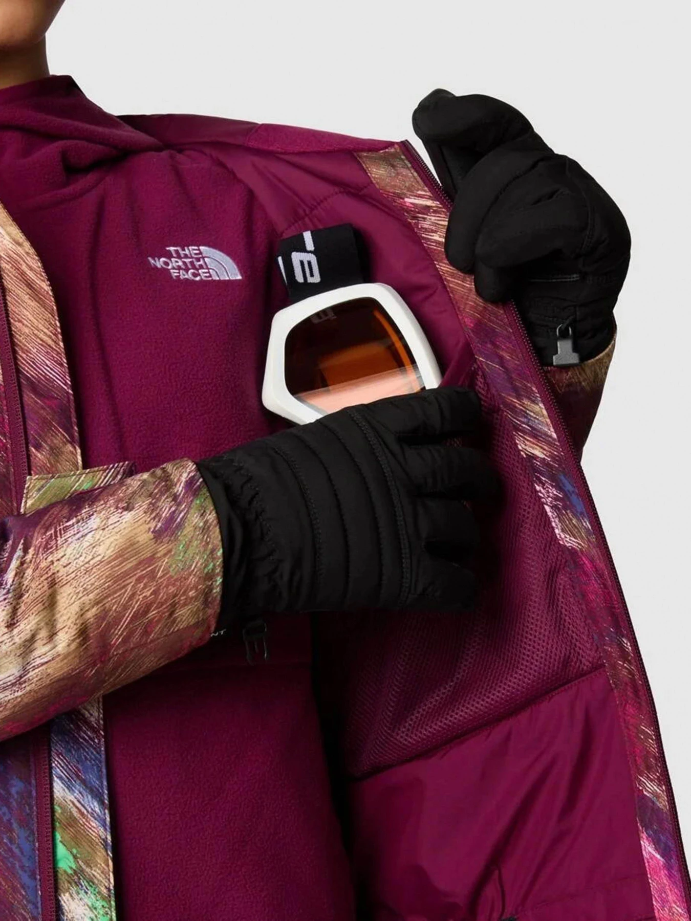 Куртки и дубленки The North Face модель NF0A82Y6OME1 Куртки и дубленки The North Face модель NF0A82Y6OME1 Фото