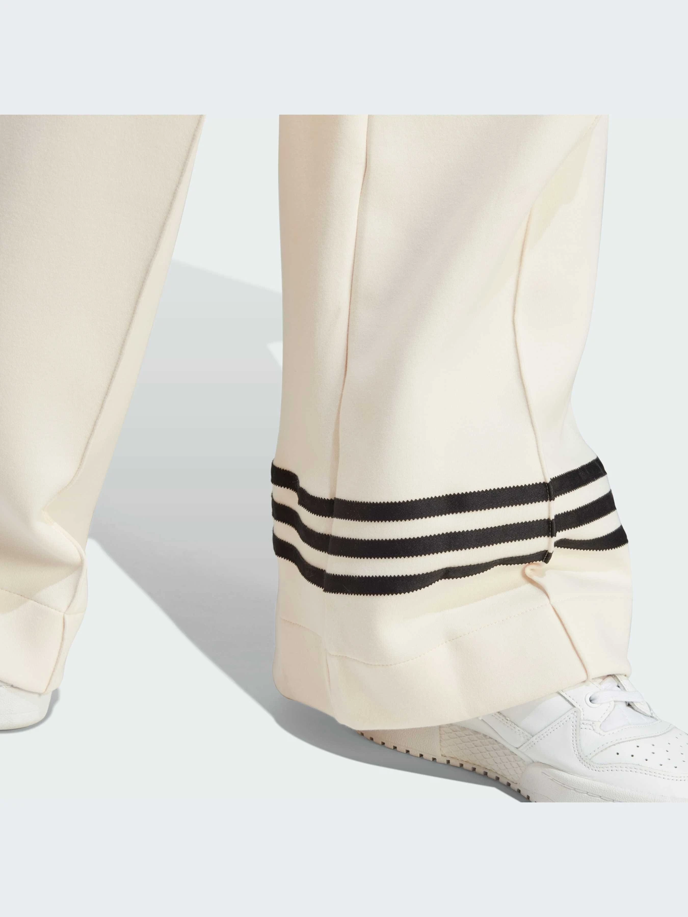 Брюки Adidas Adicolor модель IM1834-KZ Брюки Adidas Adicolor модель IM1834-KZ Фото