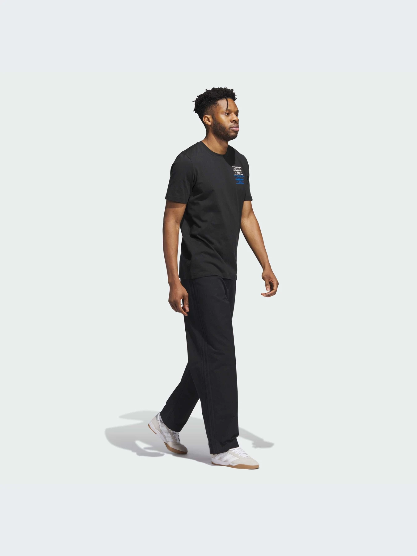 Футболки и поло Adidas Graphics модель IJ0981-KZ Футболки и поло Adidas Graphics модель IJ0981-KZ Фото