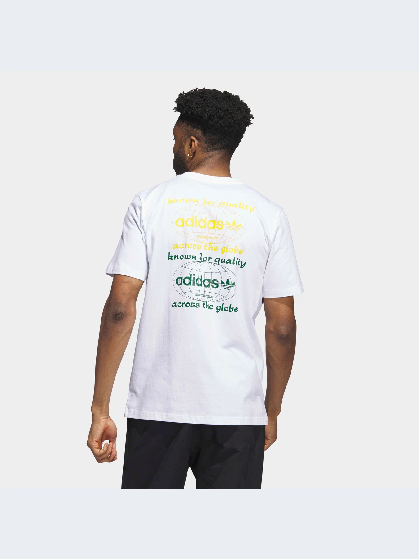 Футболки и поло Adidas Graphics модель IJ0980-KZ Футболки и поло Adidas Graphics модель IJ0980-KZ Фото