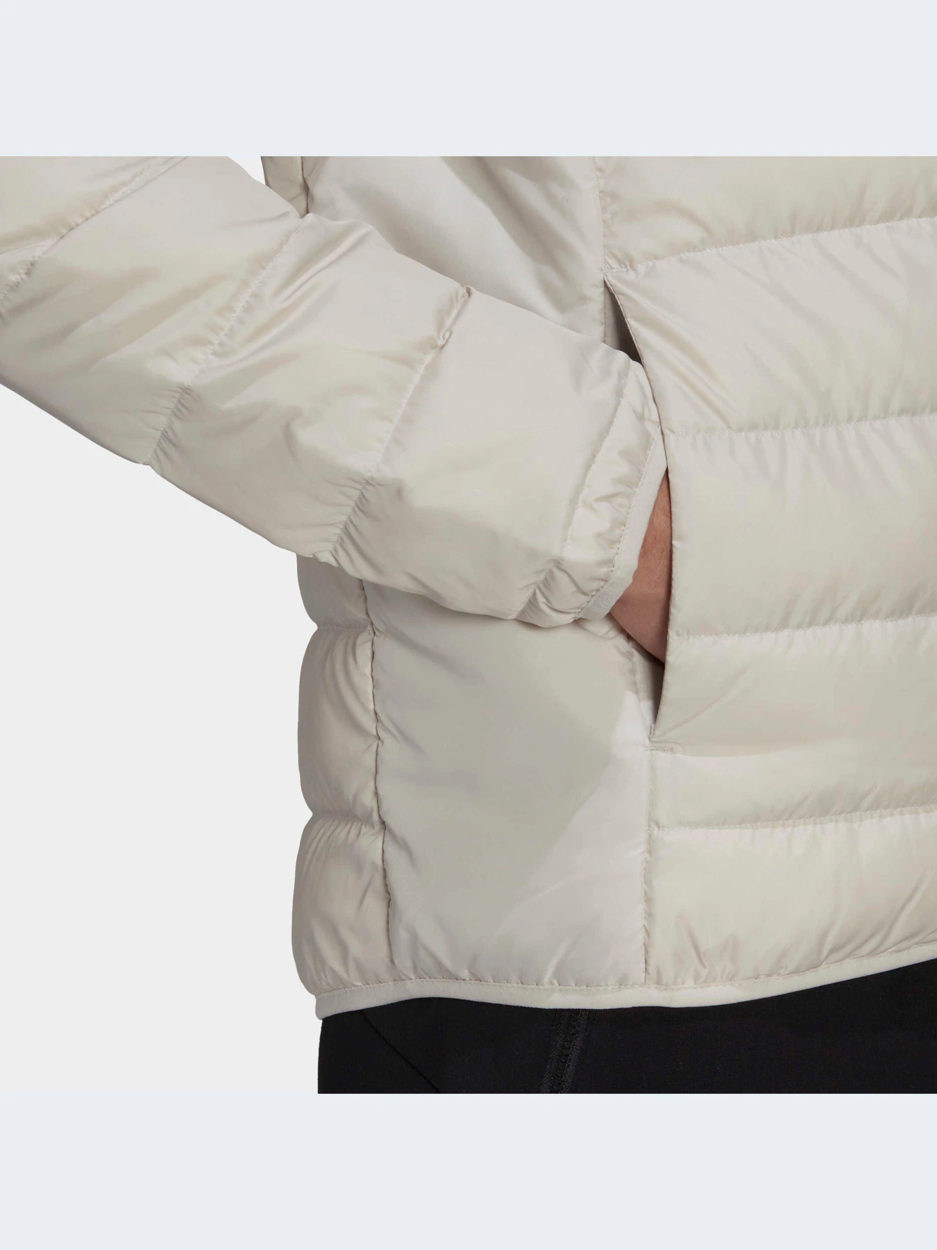 Куртки и дубленки Adidas модель HK4647-KZ Куртки и дубленки Adidas модель HK4647-KZ Фото