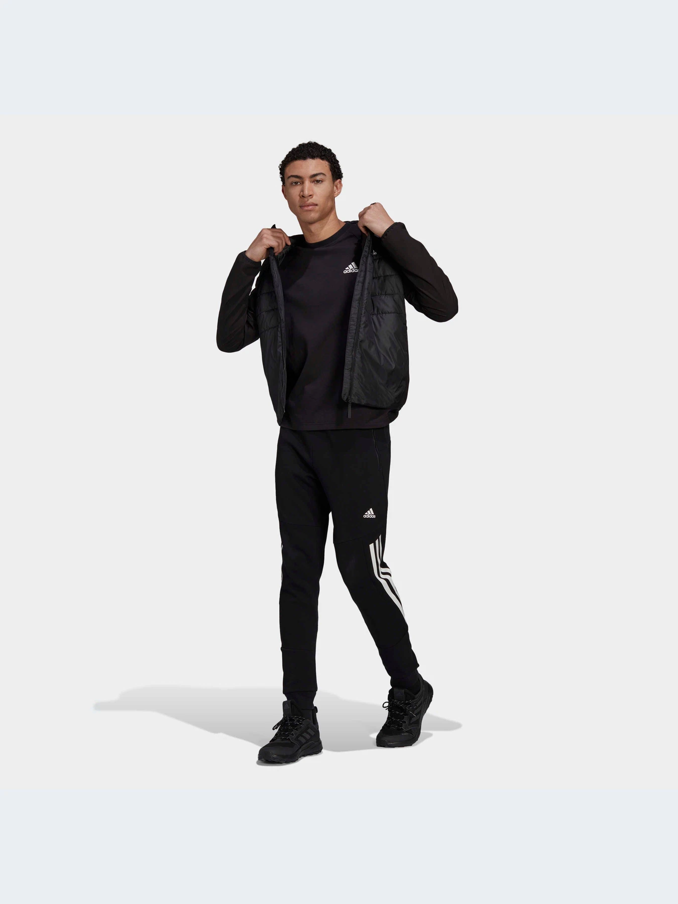 Куртки и дубленки Adidas модель HD5963-KZ Куртки и дубленки Adidas модель HD5963-KZ Фото