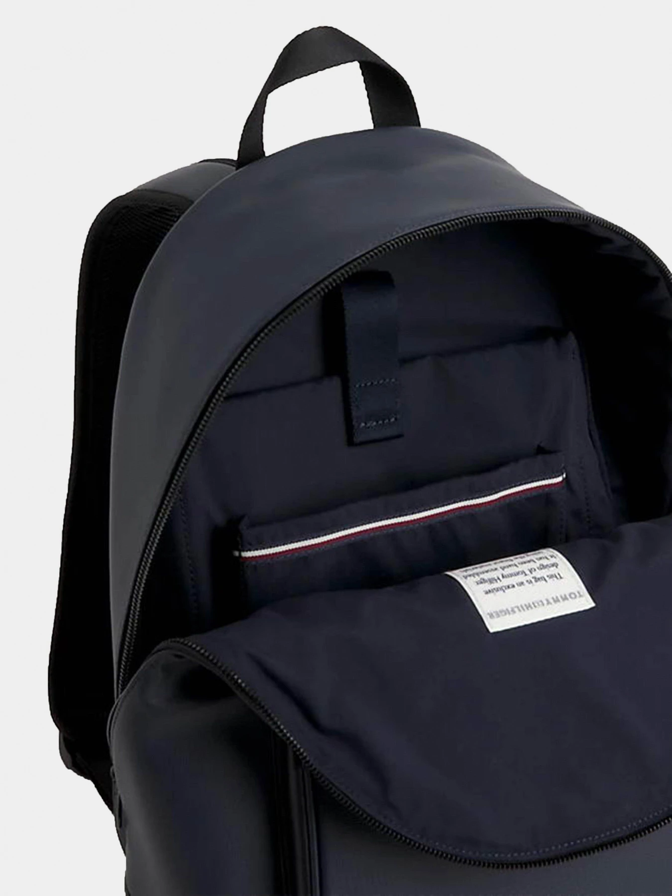 Рюкзаки Tommy Hilfiger модель AM0AM11543-DW6 Рюкзаки Tommy Hilfiger модель AM0AM11543-DW6 Фото