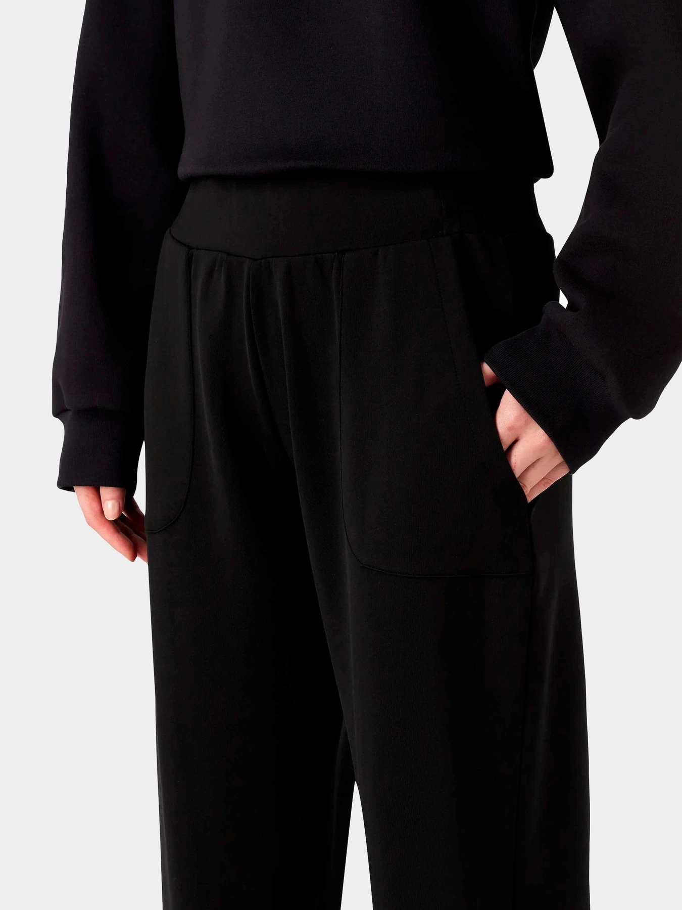 Брюки Emporio Armani модель 6R2P7D-2JXGZ-0999 Брюки Emporio Armani модель 6R2P7D-2JXGZ-0999 Фото