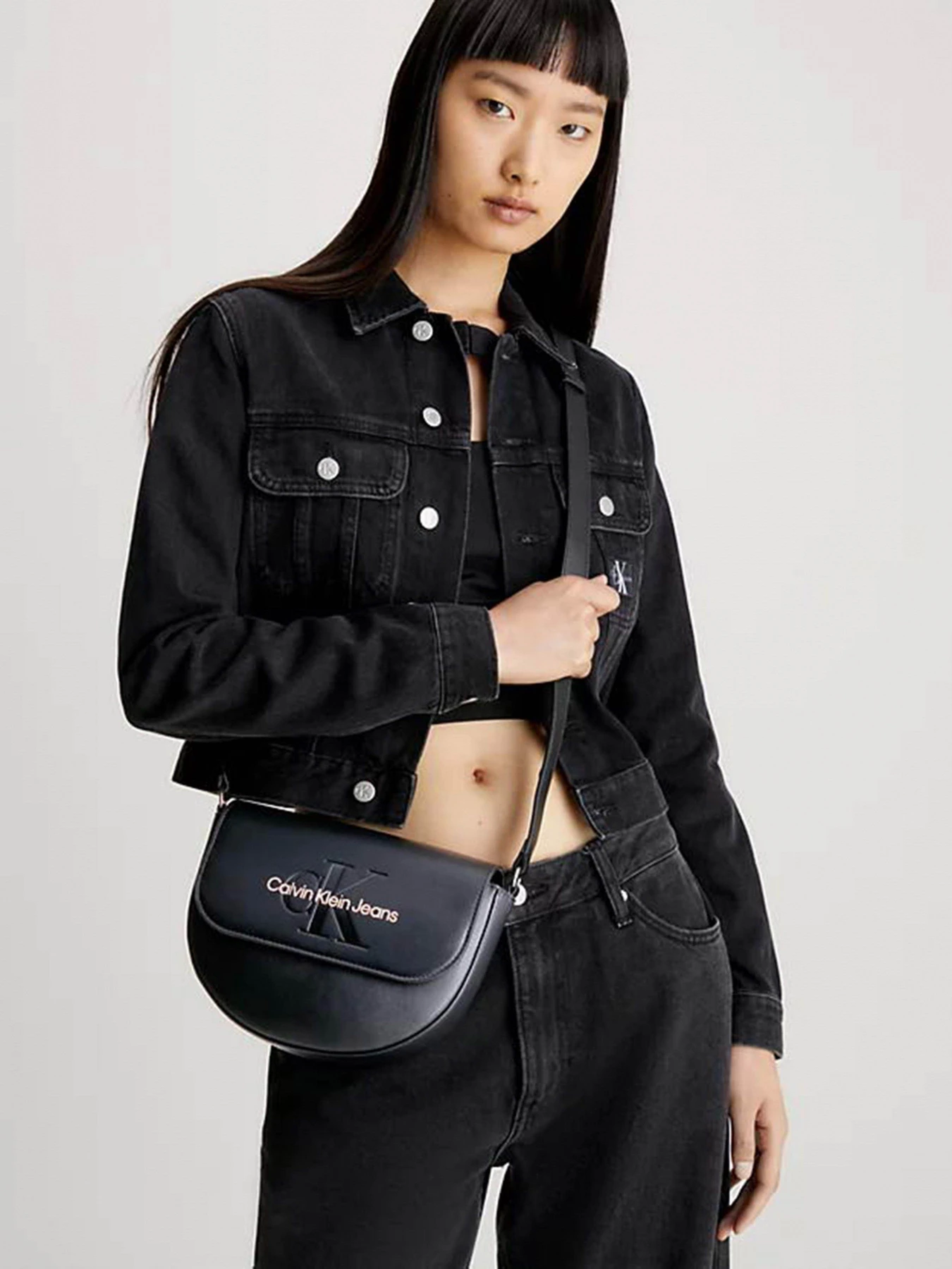 Сумки Calvin Klein модель K60K611223-01F Сумки Calvin Klein модель K60K611223-01F Фото