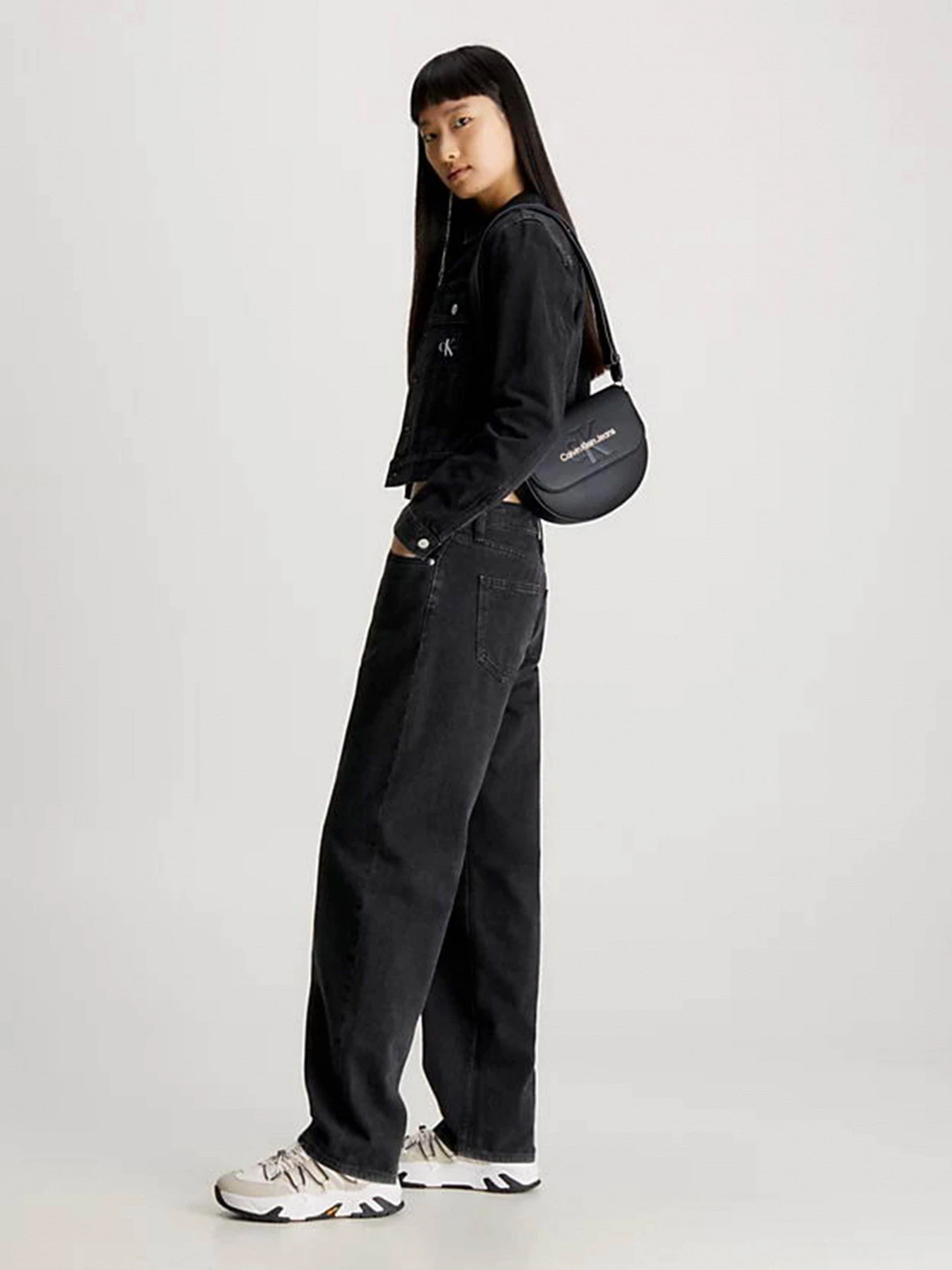 Сумки Calvin Klein модель K60K611223-01F Сумки Calvin Klein модель K60K611223-01F Фото