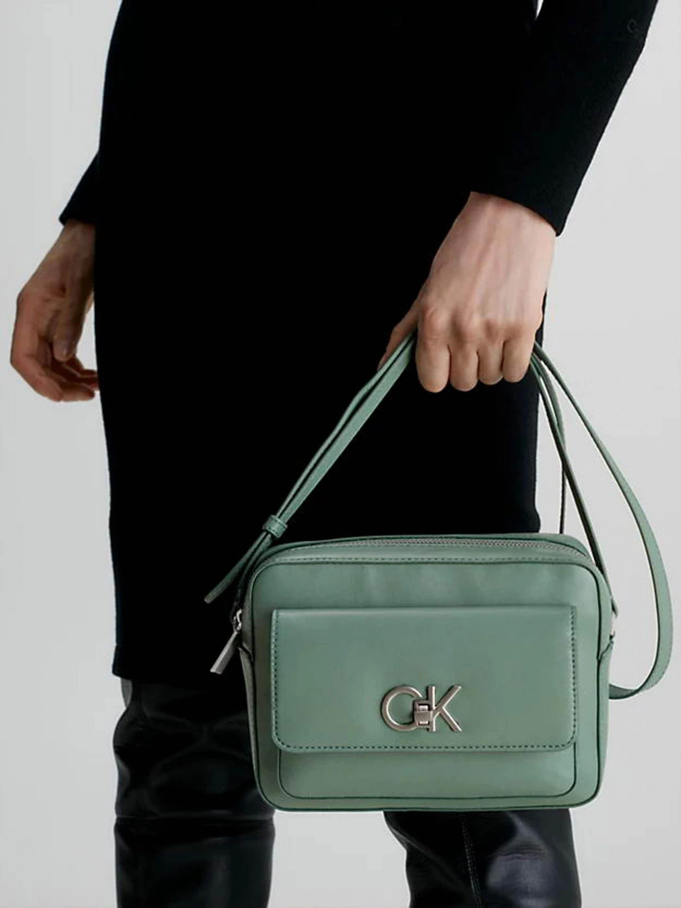 Сумки Calvin Klein модель K60K611083-LKG Сумки Calvin Klein модель K60K611083-LKG Фото