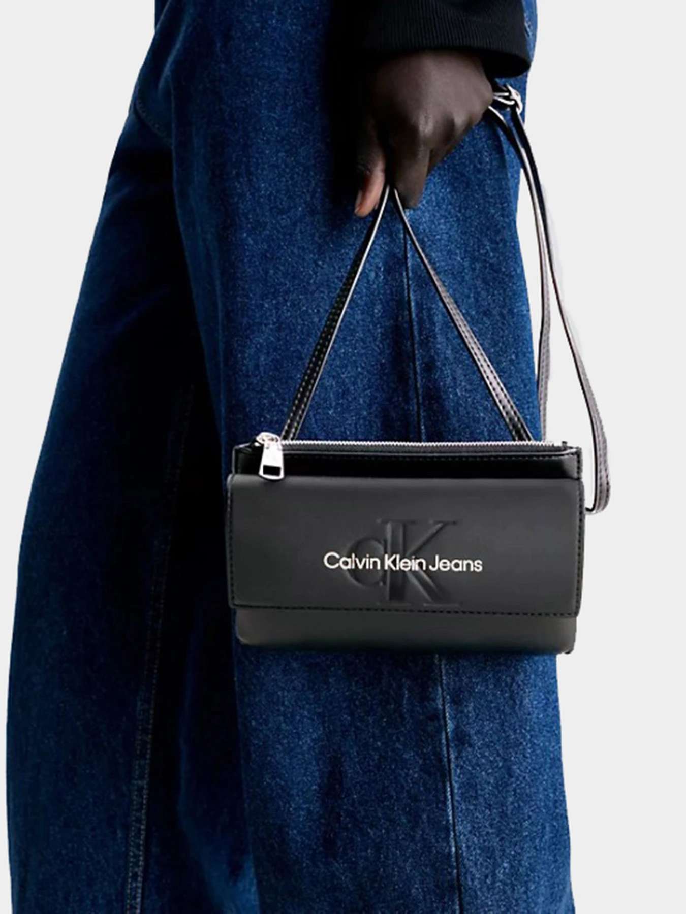 Сумки Calvin Klein модель K60K610579-01F Сумки Calvin Klein модель K60K610579-01F Фото
