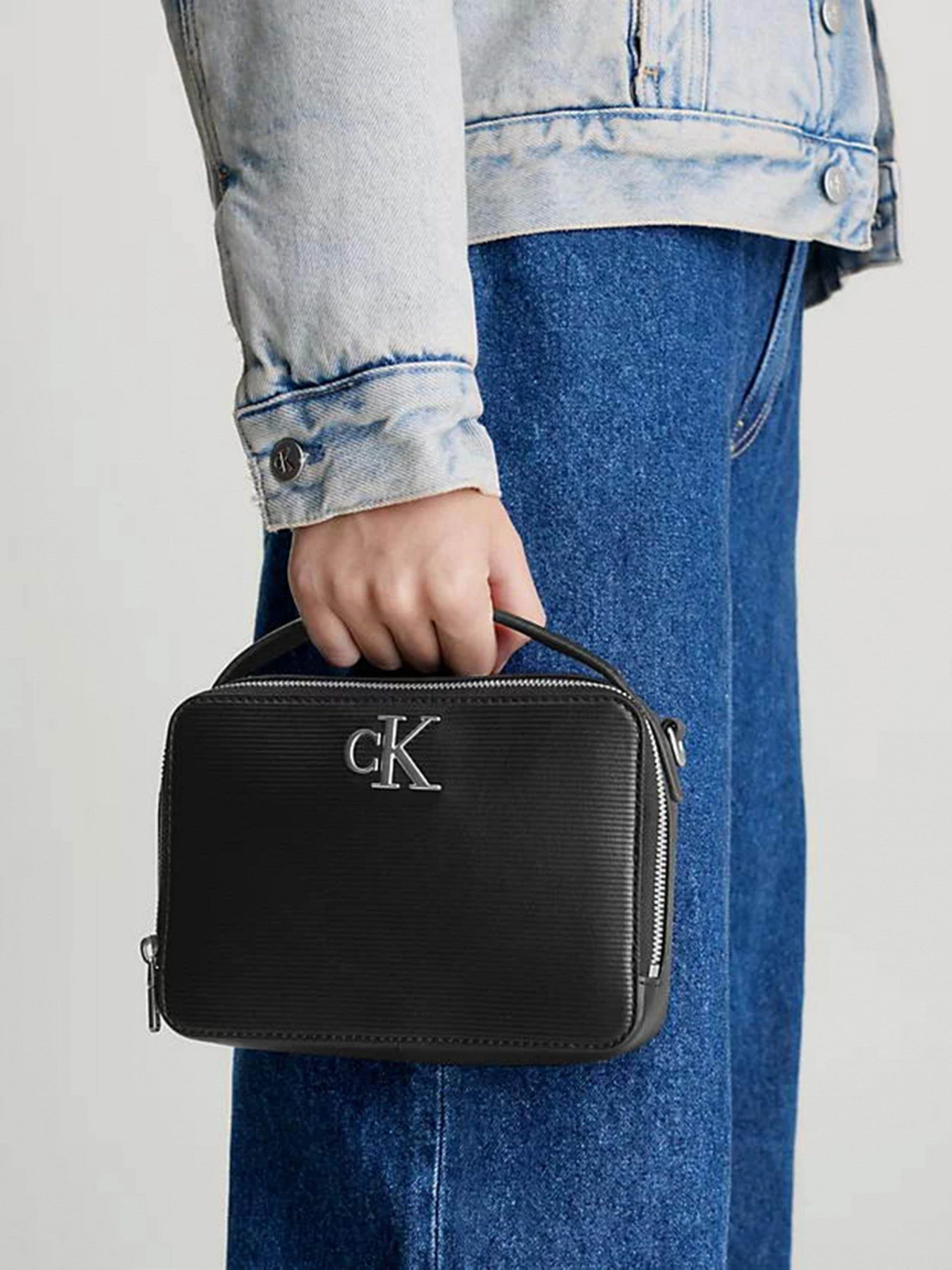 Сумки Calvin Klein модель K60K611222-BDS Сумки Calvin Klein модель K60K611222-BDS Фото