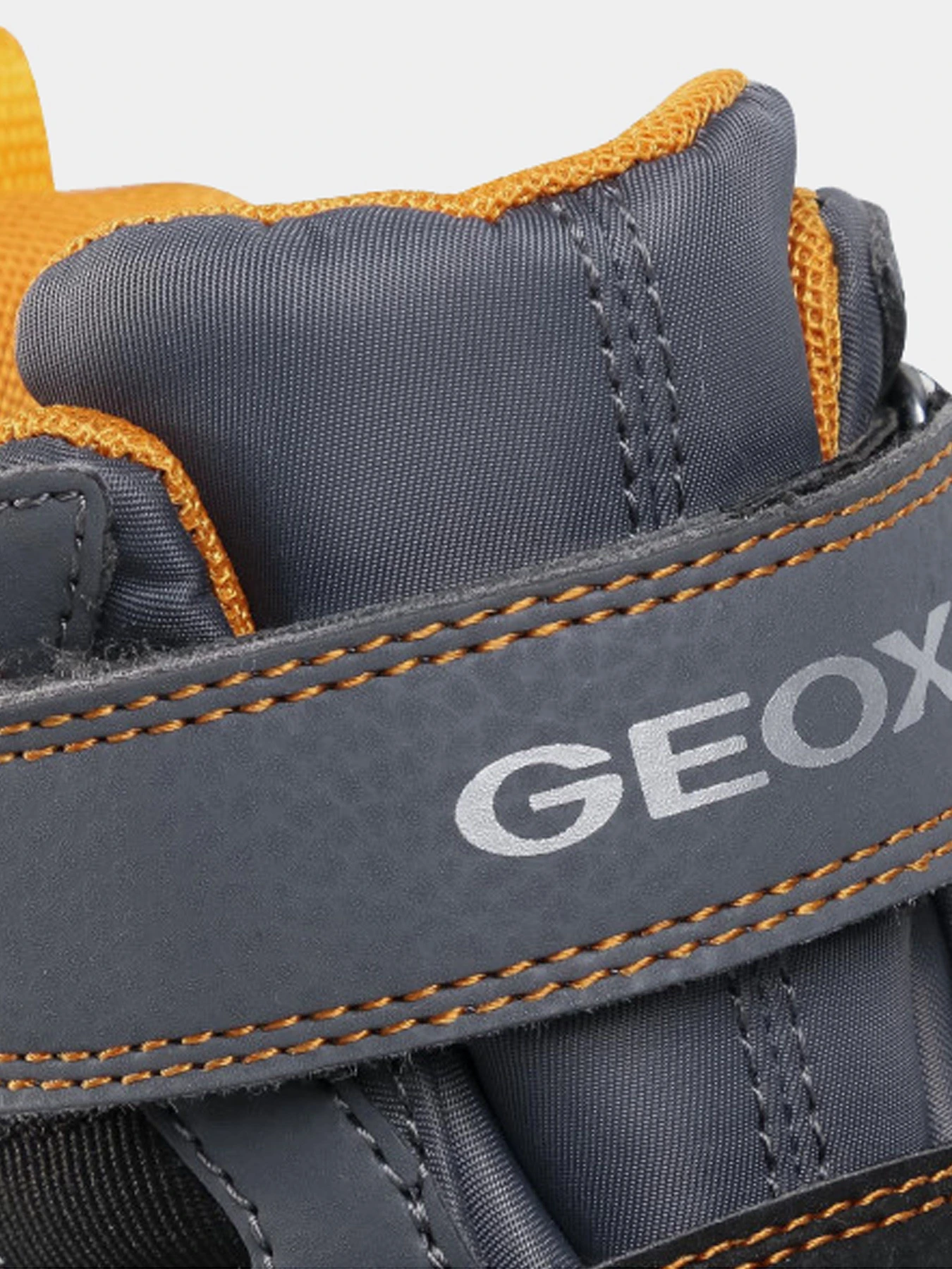 Ботинки и сапоги Geox модель J04CSC-0FUFE-C0070 Ботинки и сапоги Geox модель J04CSC-0FUFE-C0070 Фото