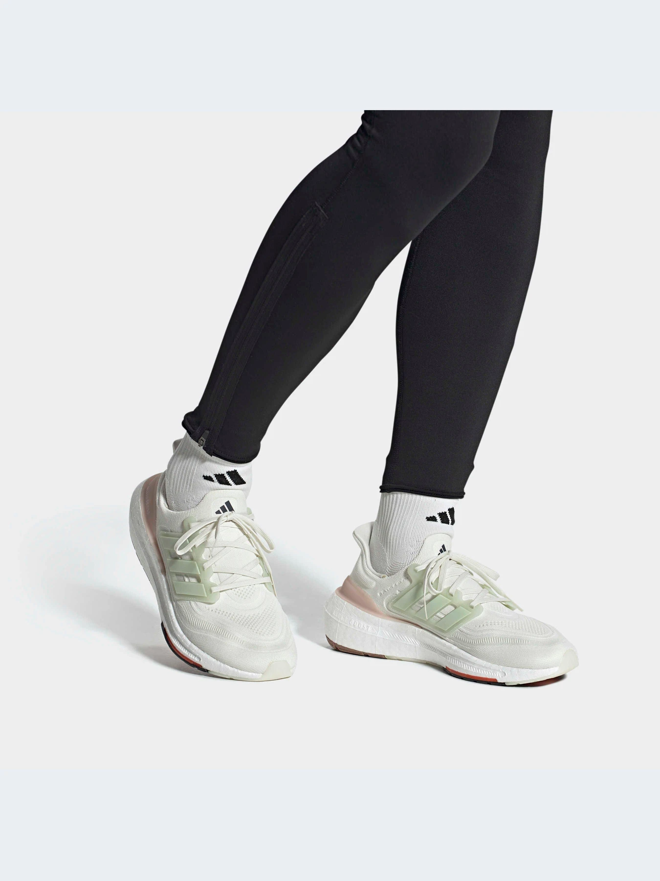 Кроссовки Adidas Ultraboost модель HQ6338-KZ Кроссовки Adidas Ultraboost модель HQ6338-KZ Фото