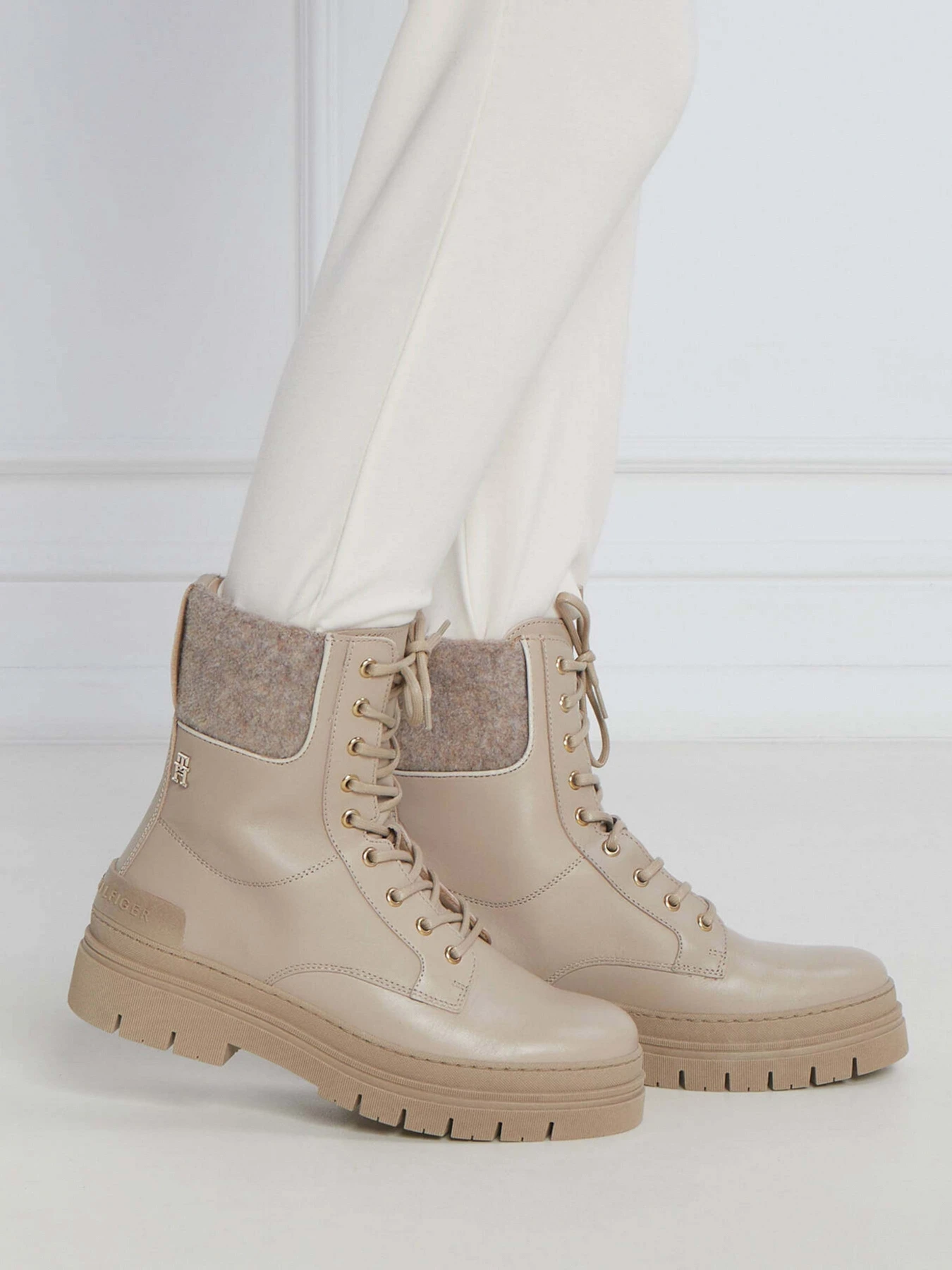 Ботинки и сапоги Tommy Hilfiger модель FW0FW07500-ABO Ботинки и сапоги Tommy Hilfiger модель FW0FW07500-ABO Фото