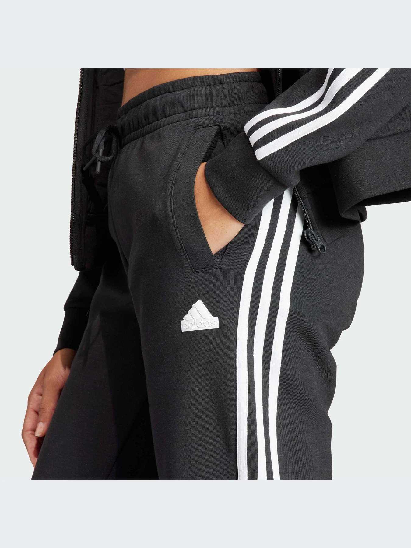 Брюки Adidas Культовые силуэты модель IN9479-KZ Брюки Adidas Культовые силуэты модель IN9479-KZ Фото