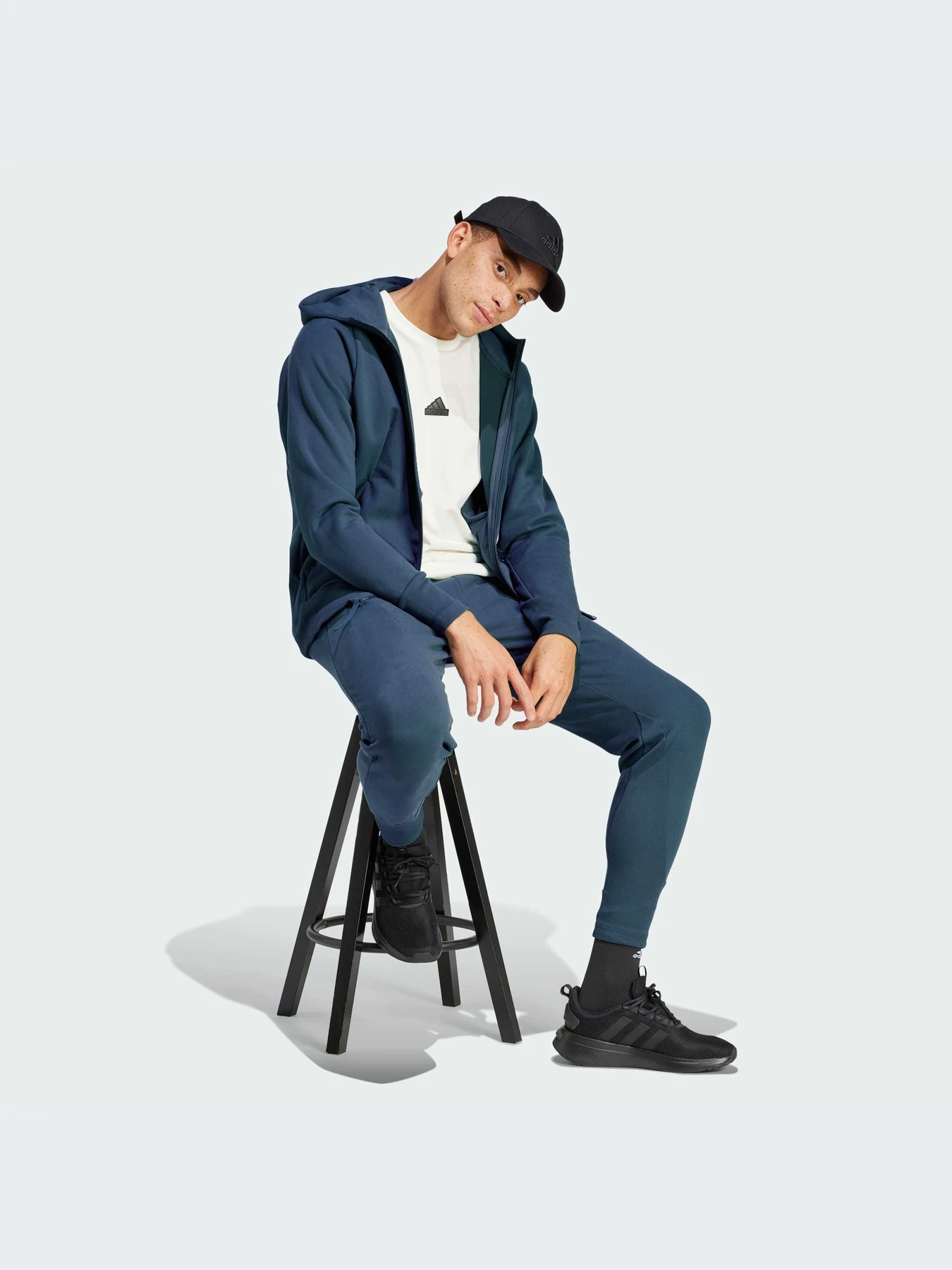Худи и свитшоты Adidas ZNE модель IR5240-KZ Худи и свитшоты Adidas ZNE модель IR5240-KZ Фото