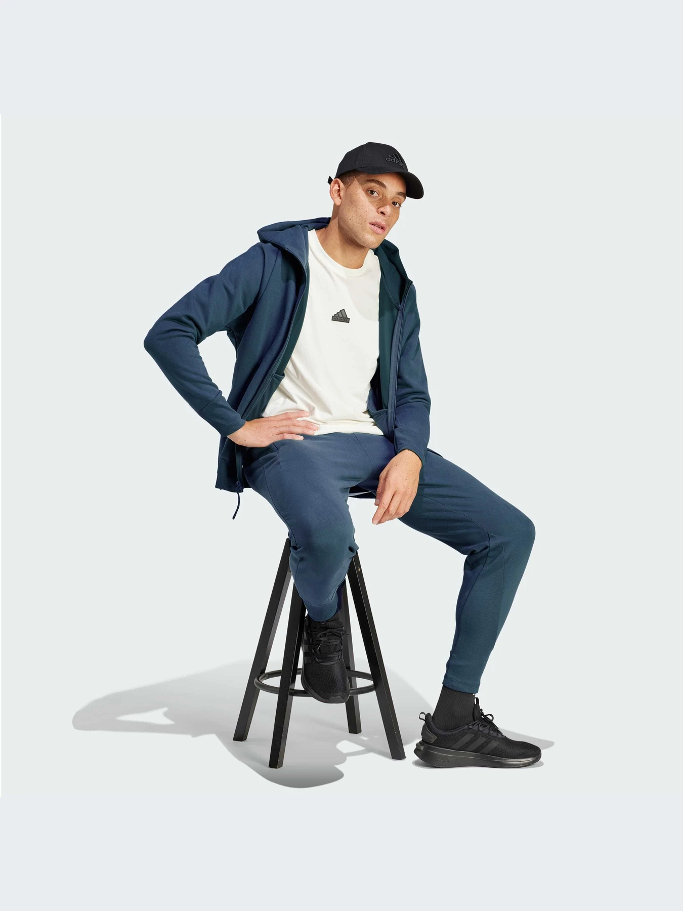 Брюки Adidas ZNE модель IR5244-KZ Брюки Adidas ZNE модель IR5244-KZ Фото