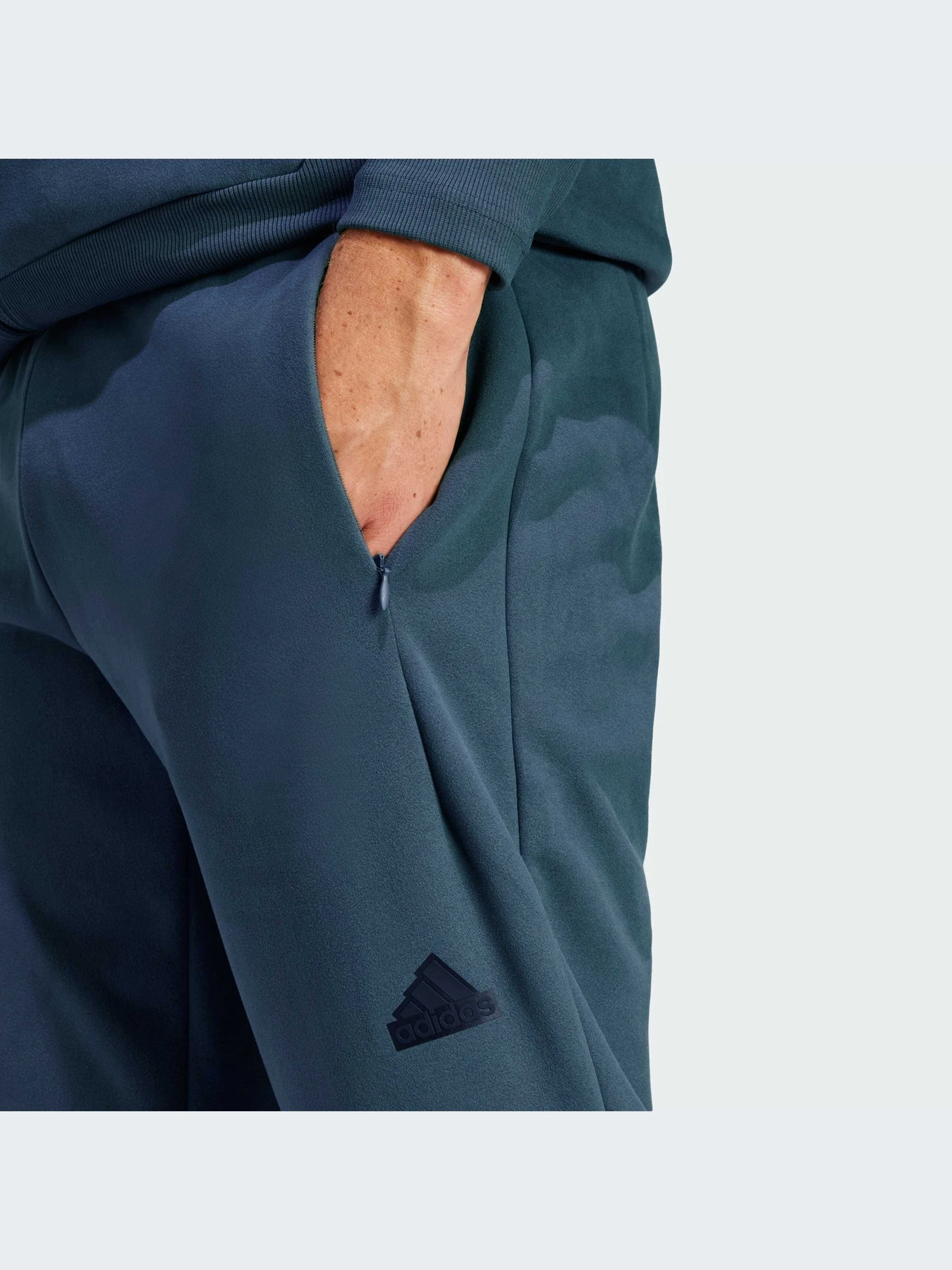 Брюки Adidas ZNE модель IR5244-KZ Брюки Adidas ZNE модель IR5244-KZ Фото