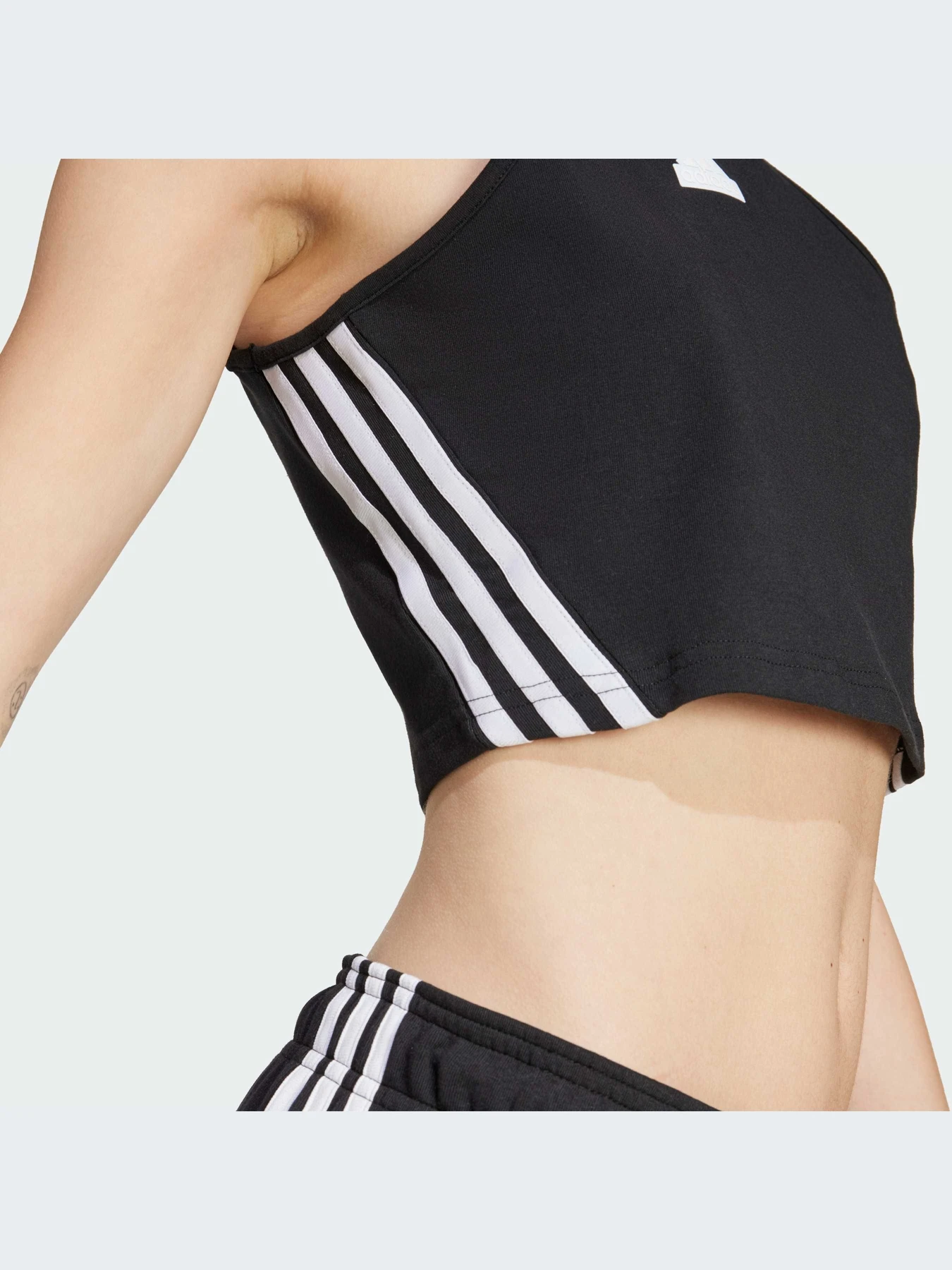 Футболки и поло Adidas Культовые силуэты модель IP1572-KZ Футболки и поло Adidas Культовые силуэты модель IP1572-KZ Фото
