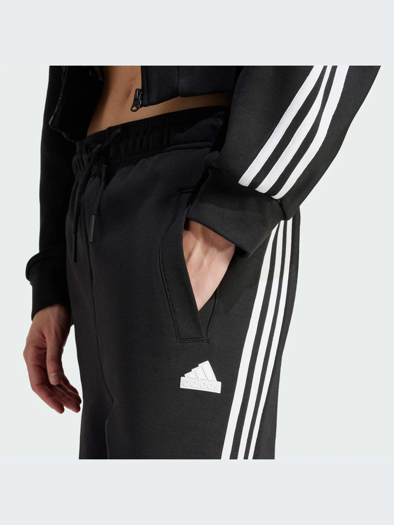 Брюки Adidas Культовые силуэты модель IN9474-KZ Брюки Adidas Культовые силуэты модель IN9474-KZ Фото