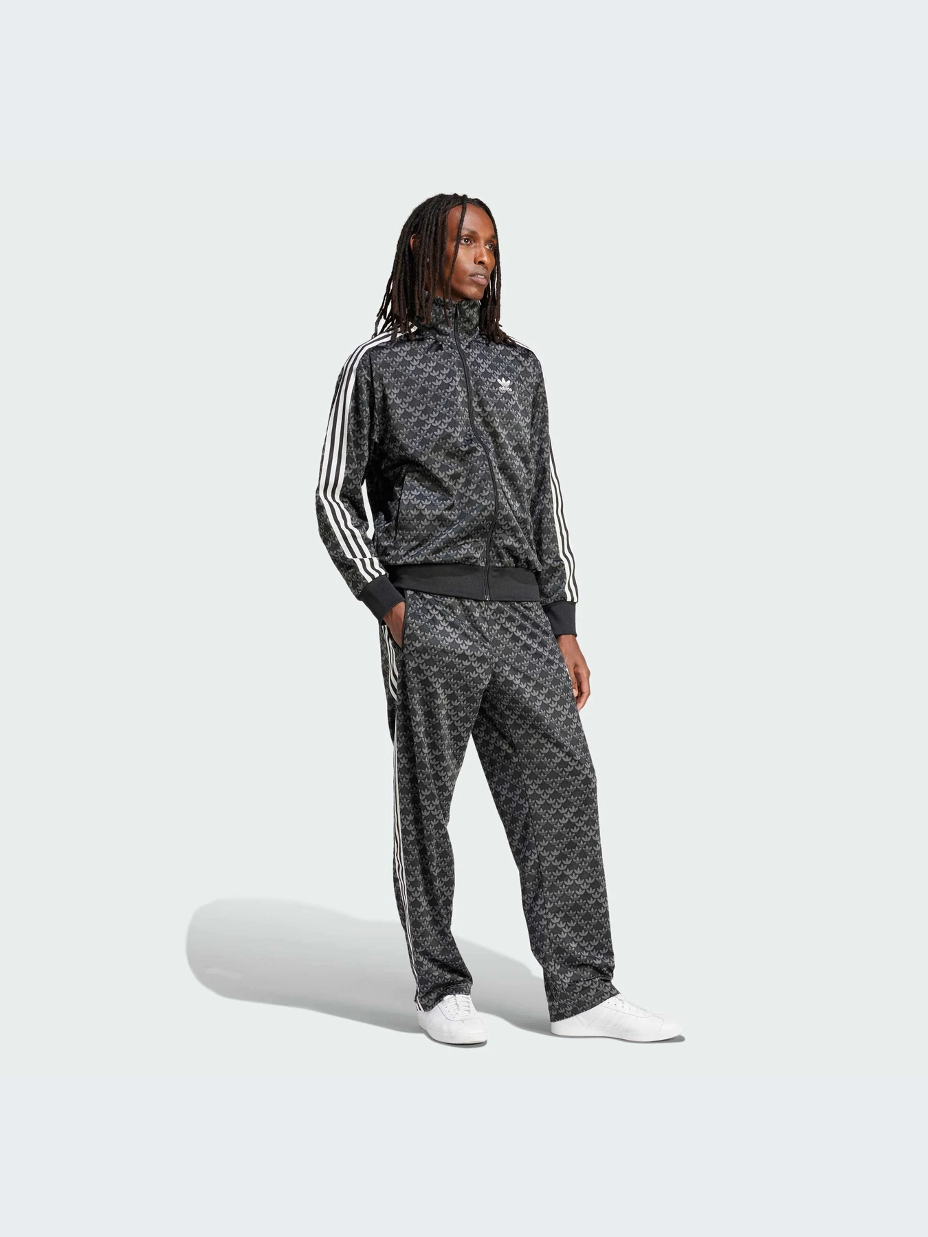 Брюки Adidas Graphics модель IS0220-KZ Брюки Adidas Graphics модель IS0220-KZ Фото