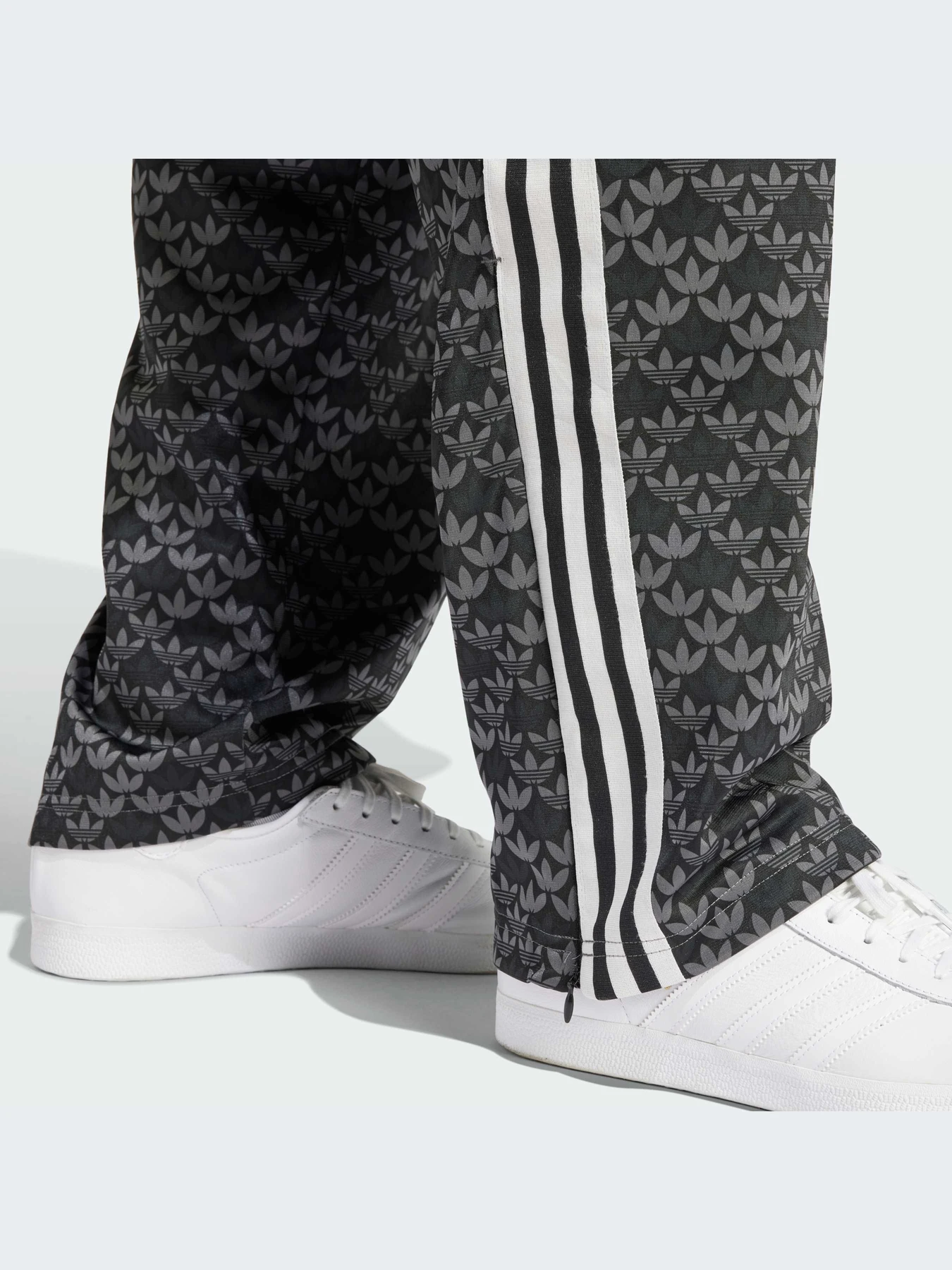 Брюки Adidas Graphics модель IS0220-KZ Брюки Adidas Graphics модель IS0220-KZ Фото