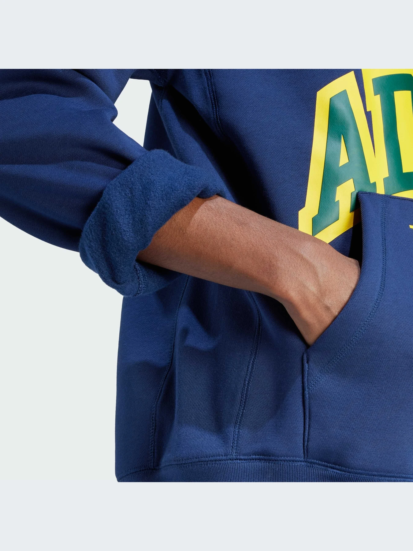 Худи и свитшоты Adidas Graphics модель IS0235-KZ Худи и свитшоты Adidas Graphics модель IS0235-KZ Фото