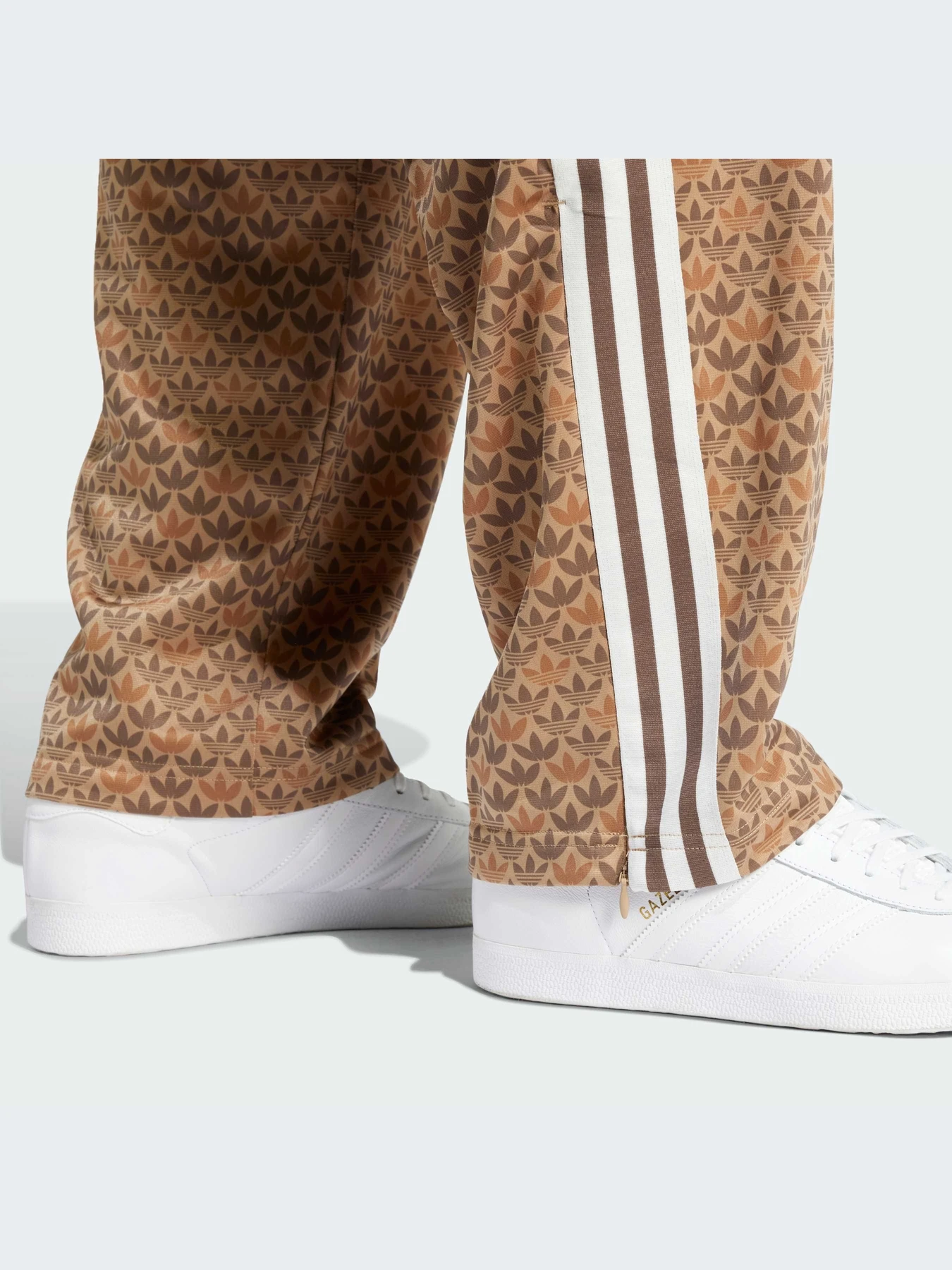 Брюки Adidas Graphics модель IS2922-KZ Брюки Adidas Graphics модель IS2922-KZ Фото