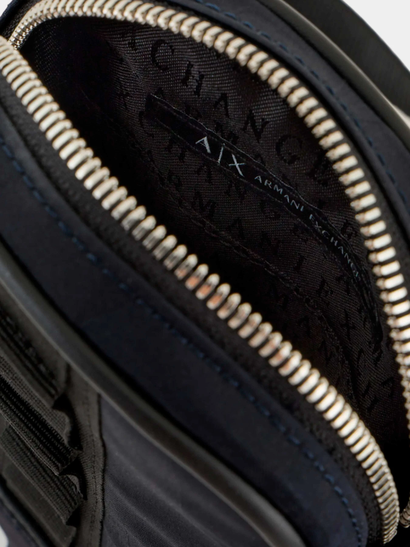 Аксессуары для смартфонов Armani Exchange модель 958526-4R834-00035 Аксессуары для смартфонов Armani Exchange модель 958526-4R834-00035 Фото