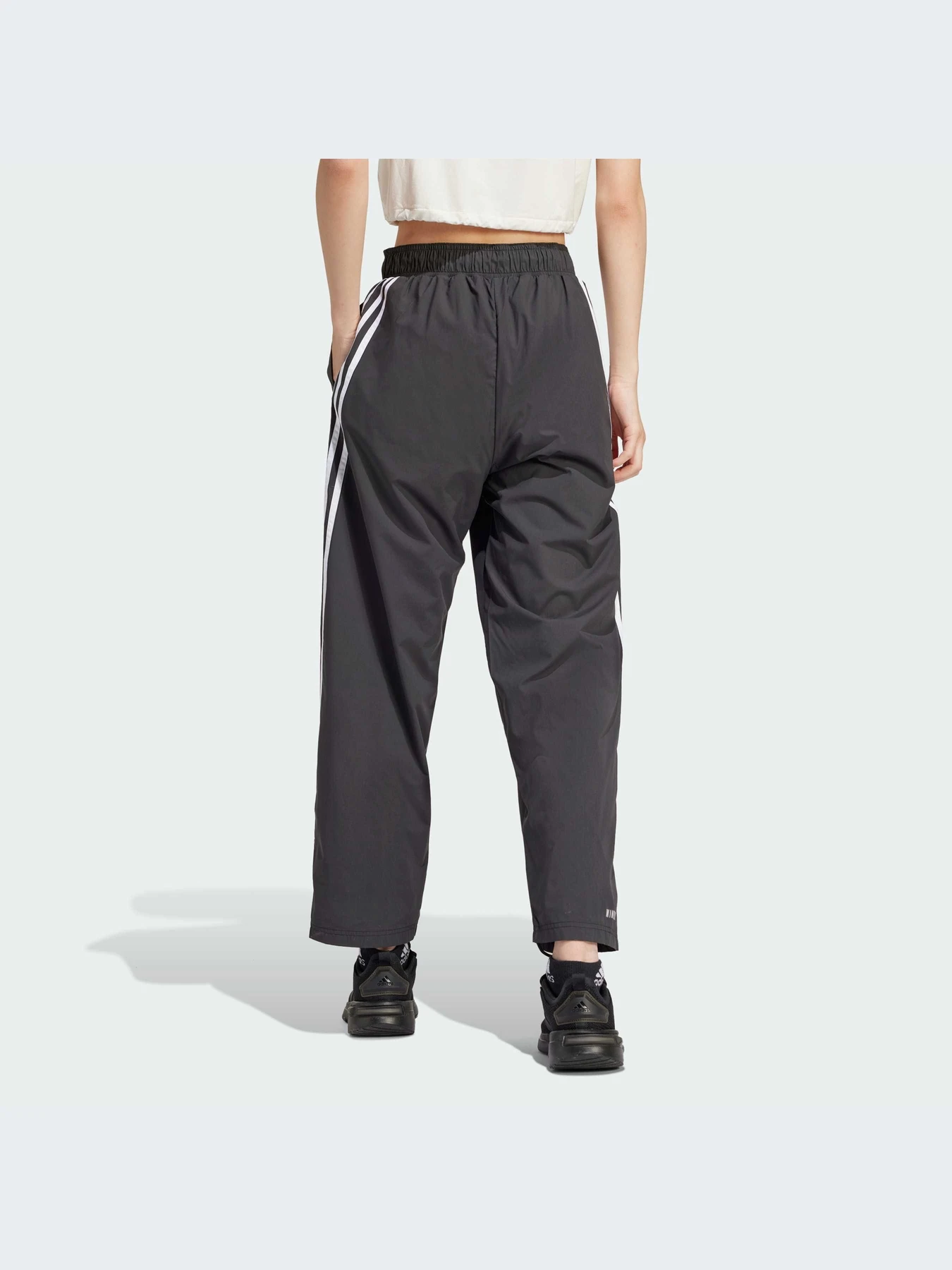 Брюки Adidas Культовые силуэты модель IP1567-KZ Брюки Adidas Культовые силуэты модель IP1567-KZ Фото